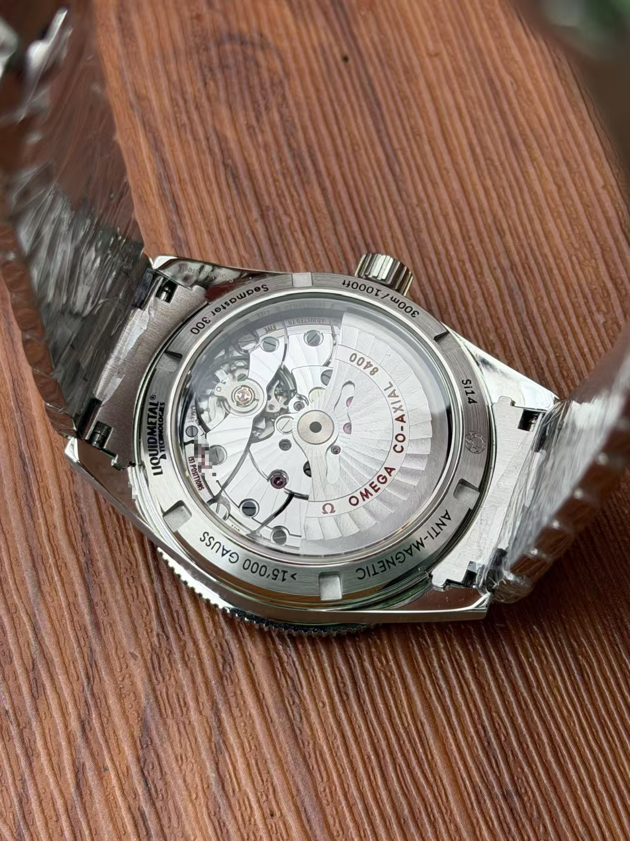 Omega 233.30.41.21.01.001 detail 4