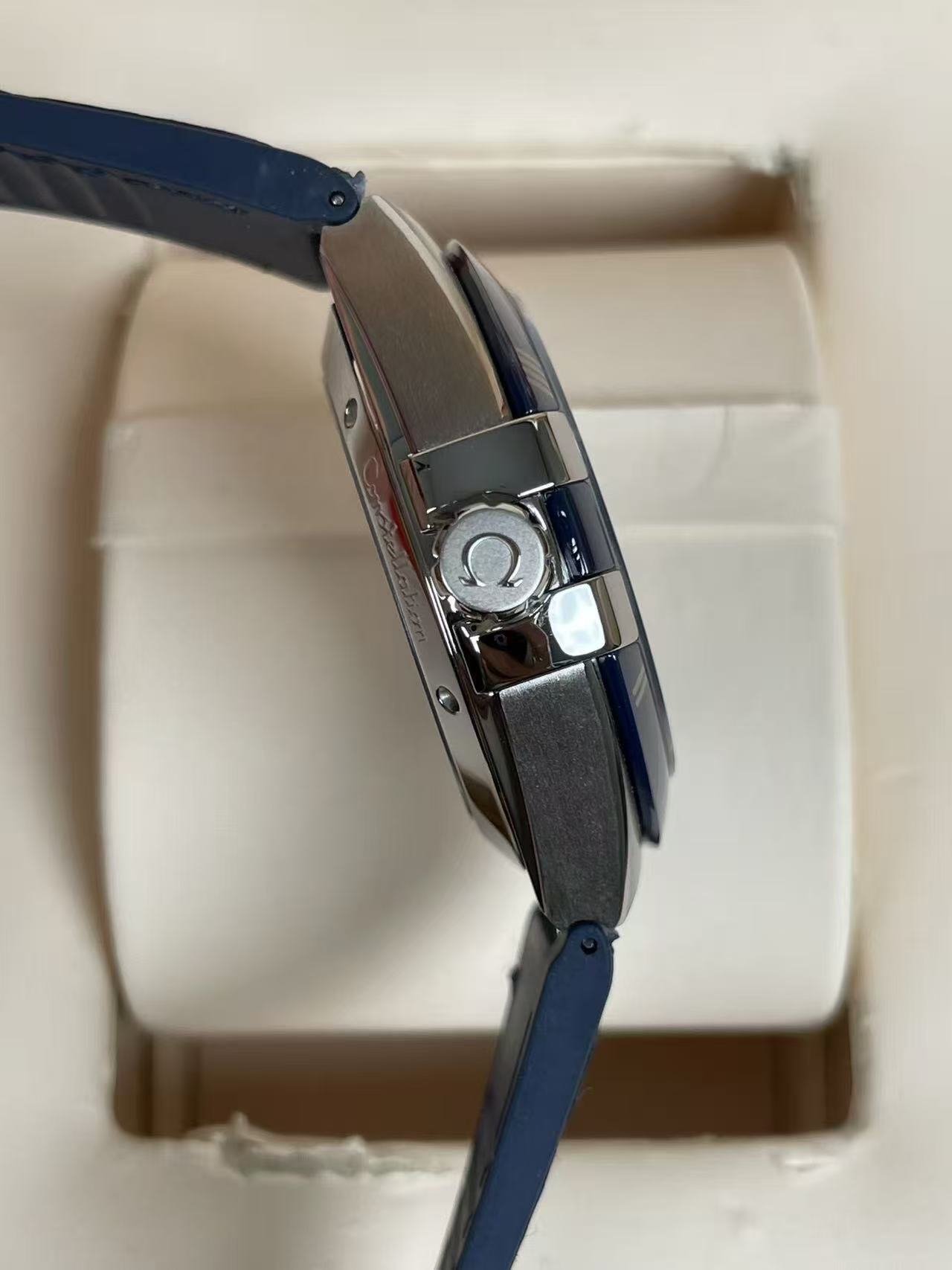 Omega 131.33.41.21.03.001 detail 3
