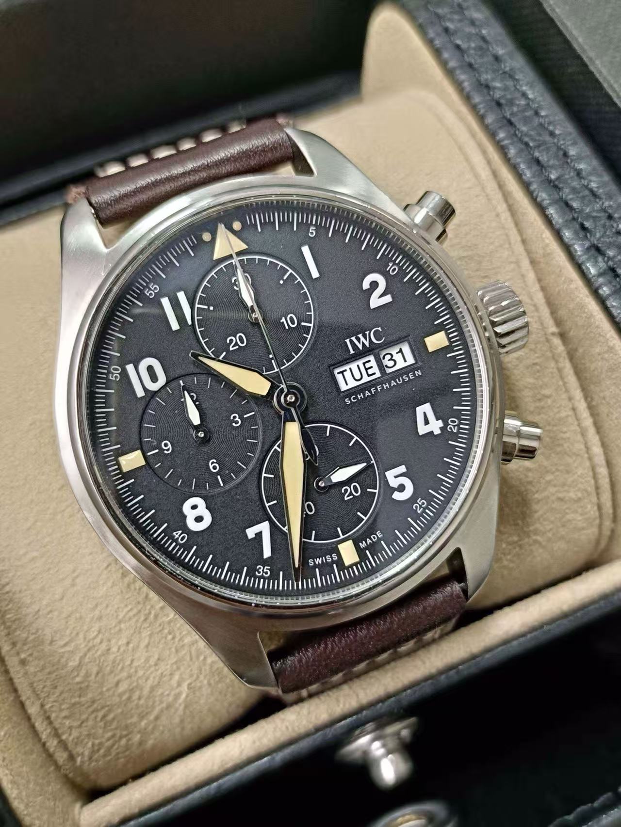 IWC IW387903 detail 4