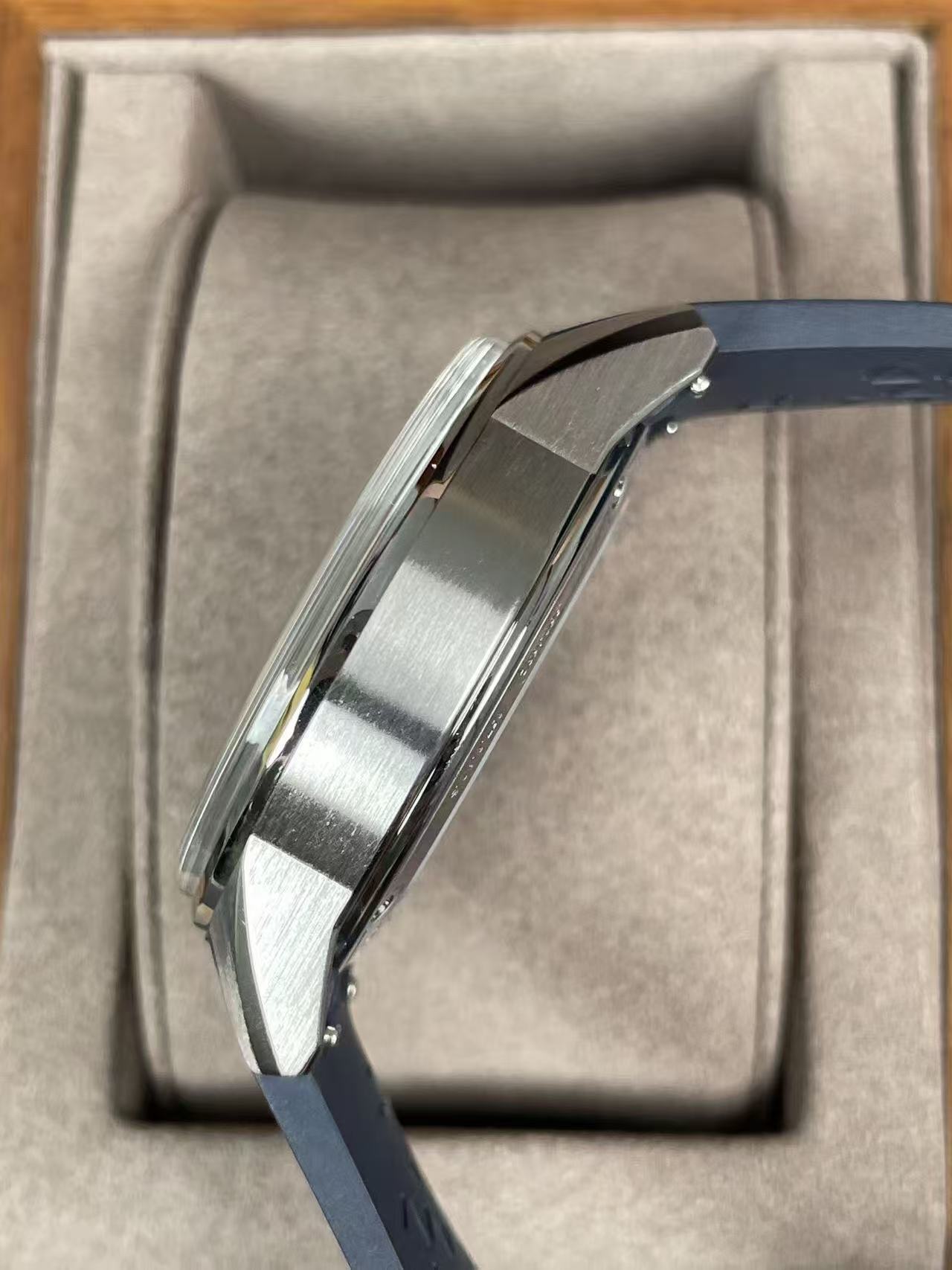 Jaeger-LeCoultre 906868J detail 4