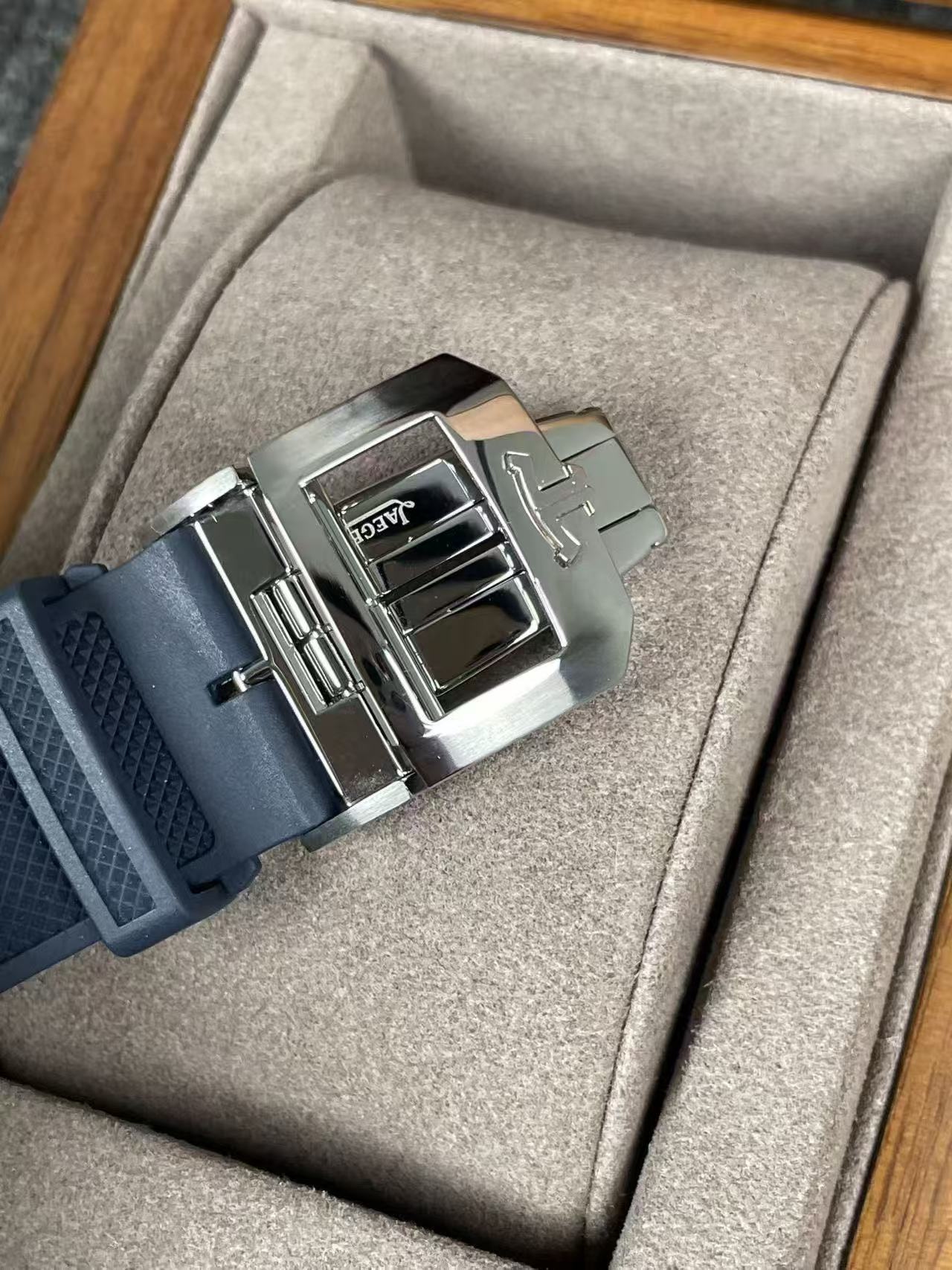 Jaeger-LeCoultre 906868J detail 6
