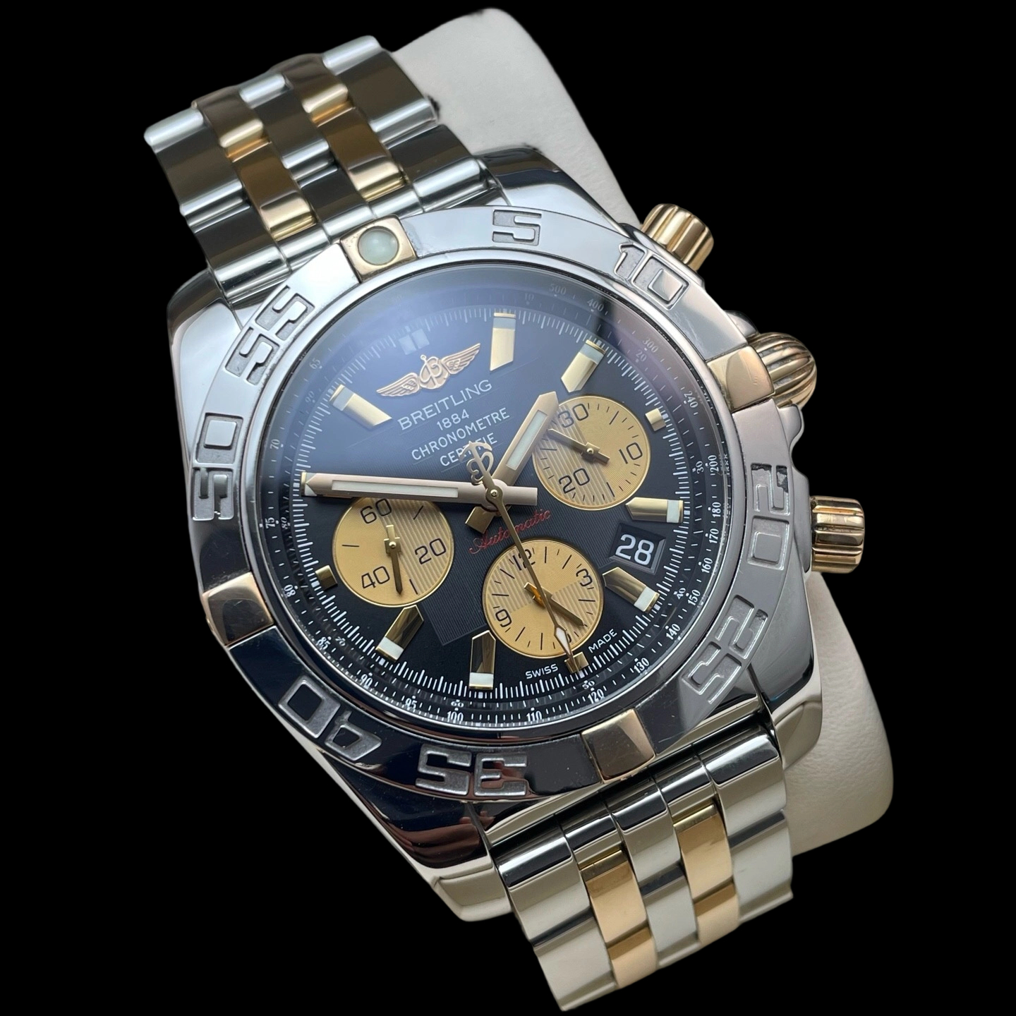Breitling IB011012_B968_375C detail 2