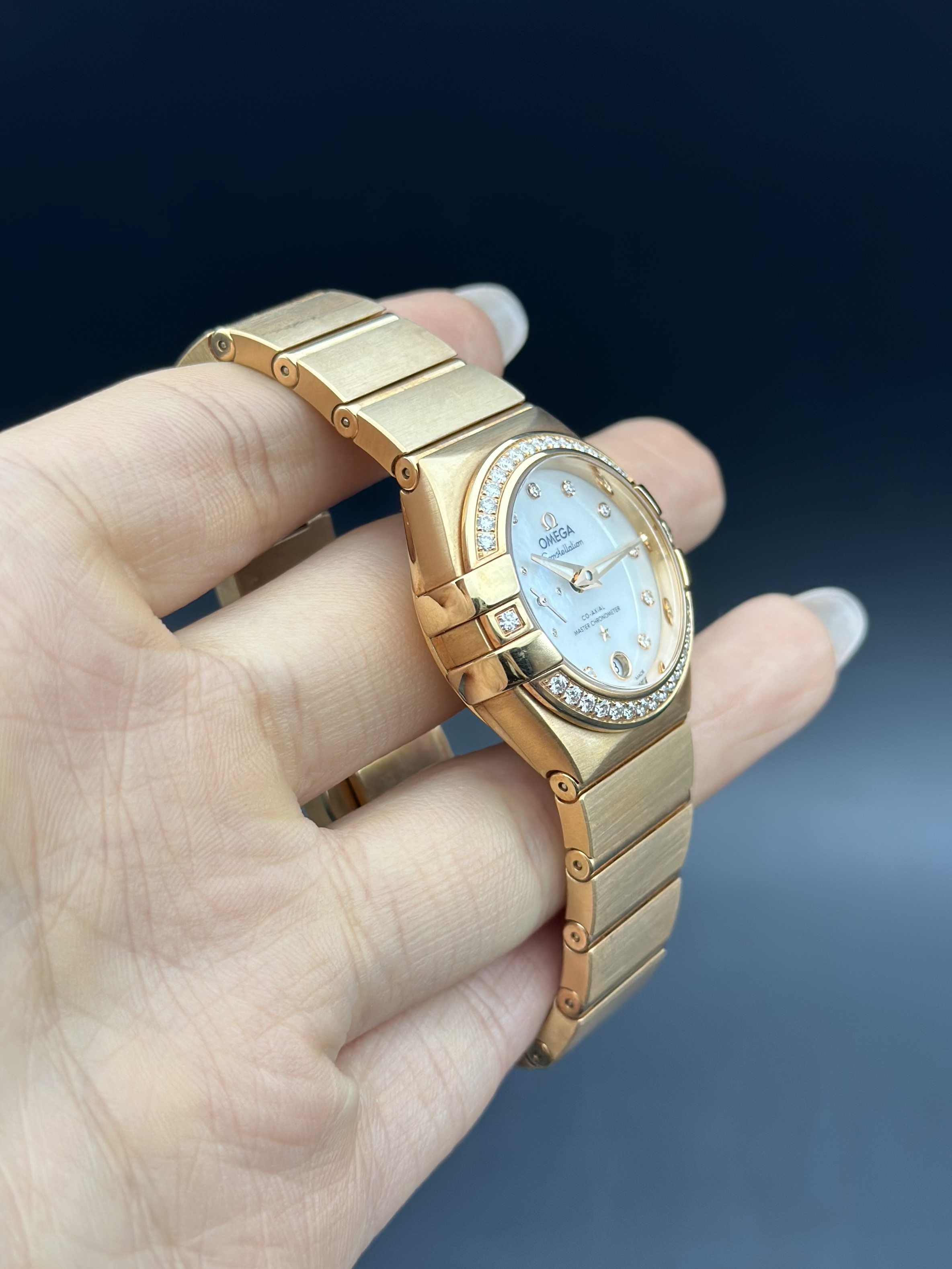 Omega 127.55.27.20.55.001 detail 2