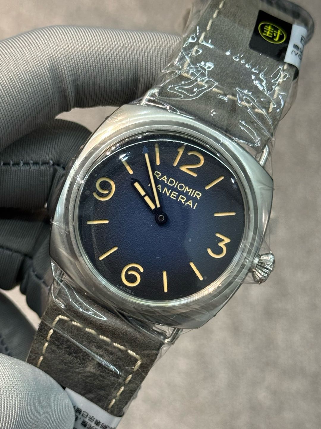 Panerai PAM01335 detail 2