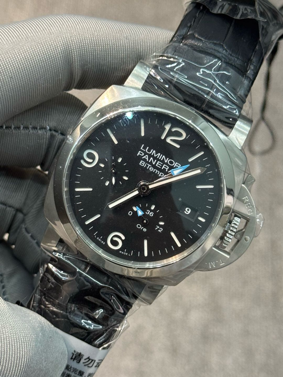 Panerai PAM01360 detail 2
