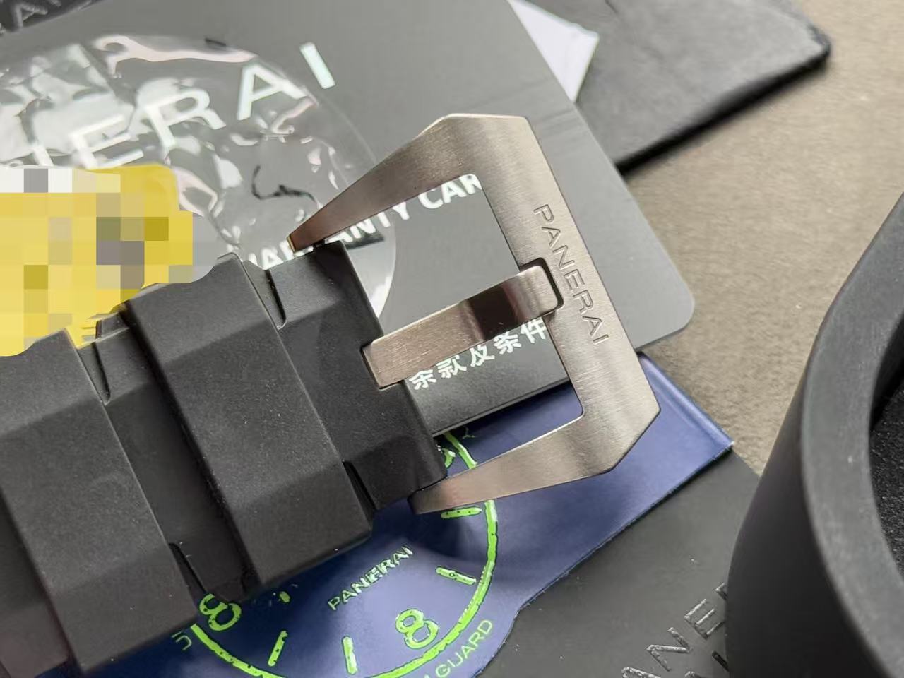 Panerai PAM01305 detail 2