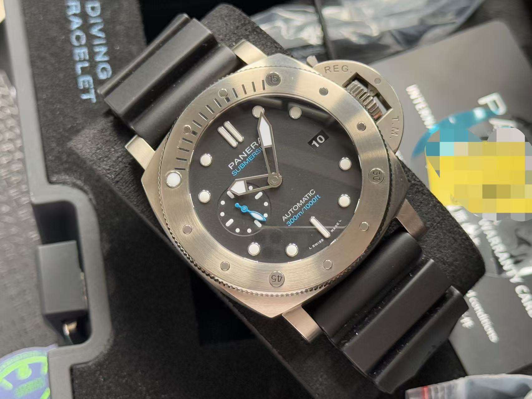 Panerai PAM01305 detail 5