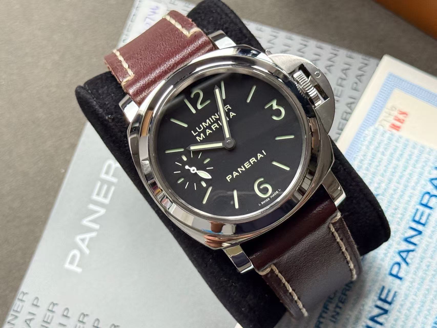Panerai PAM00111 detail 1