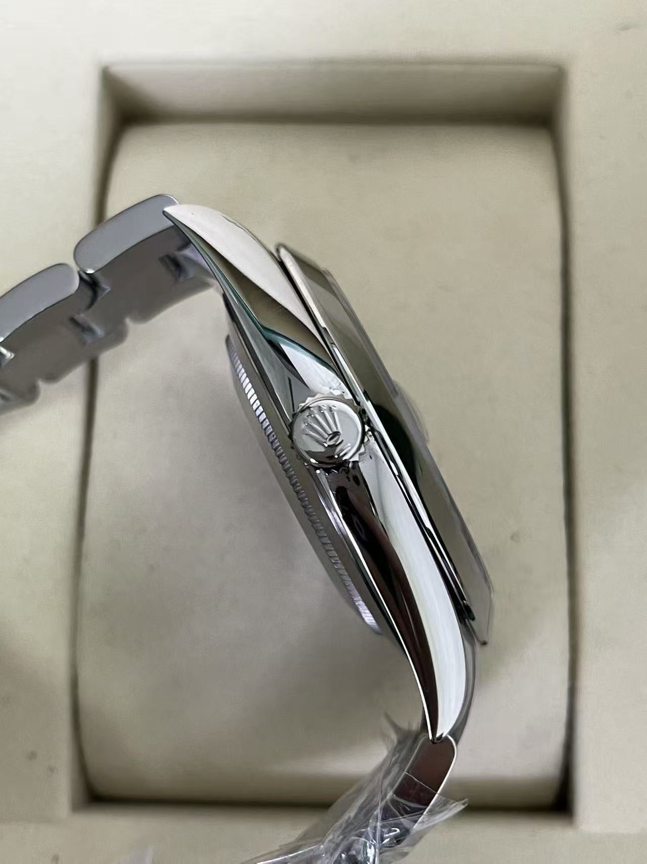 Rolex m126300-0011 detail 3