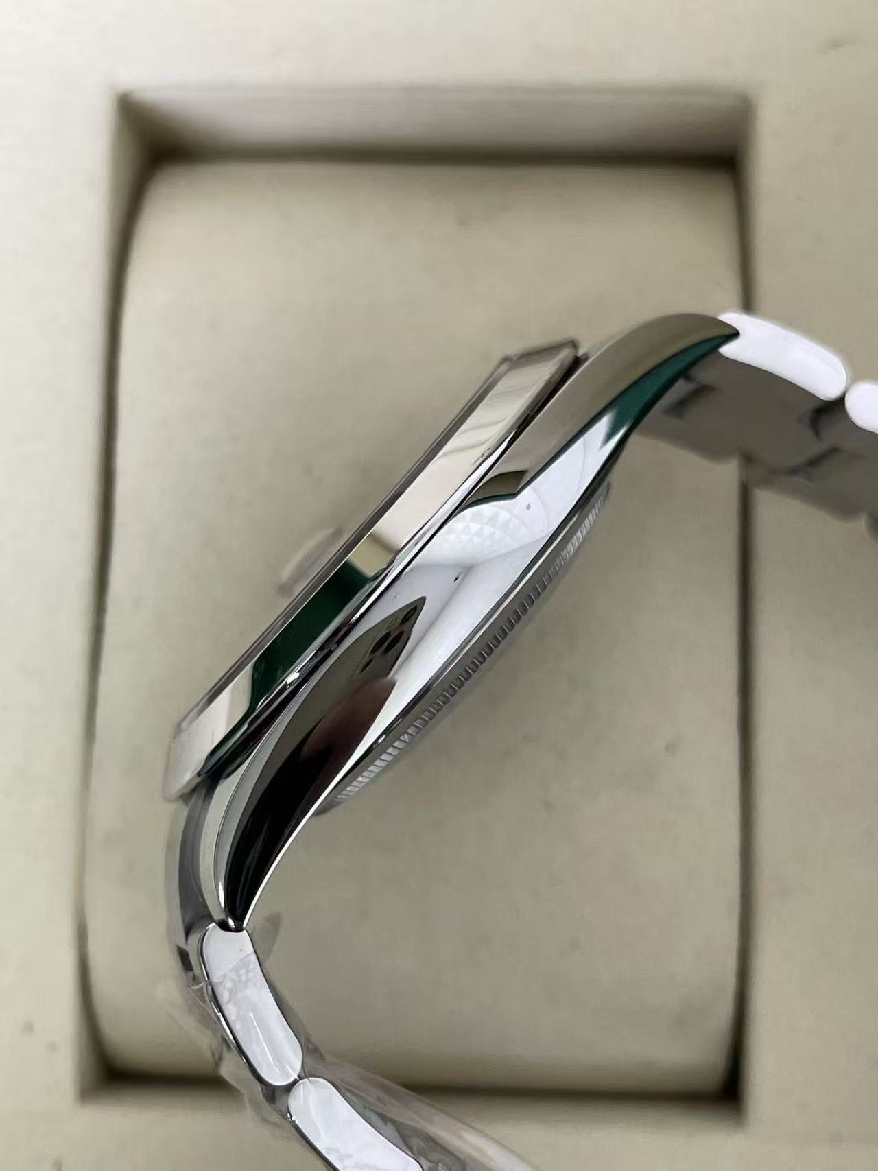 Rolex m126300-0011 detail 5