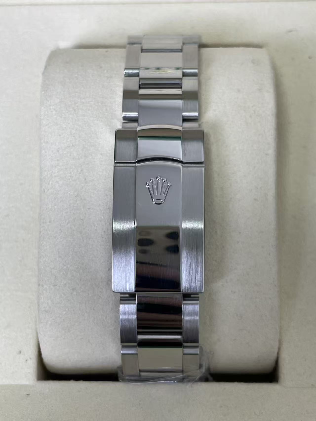 Rolex m126300-0011 detail 6