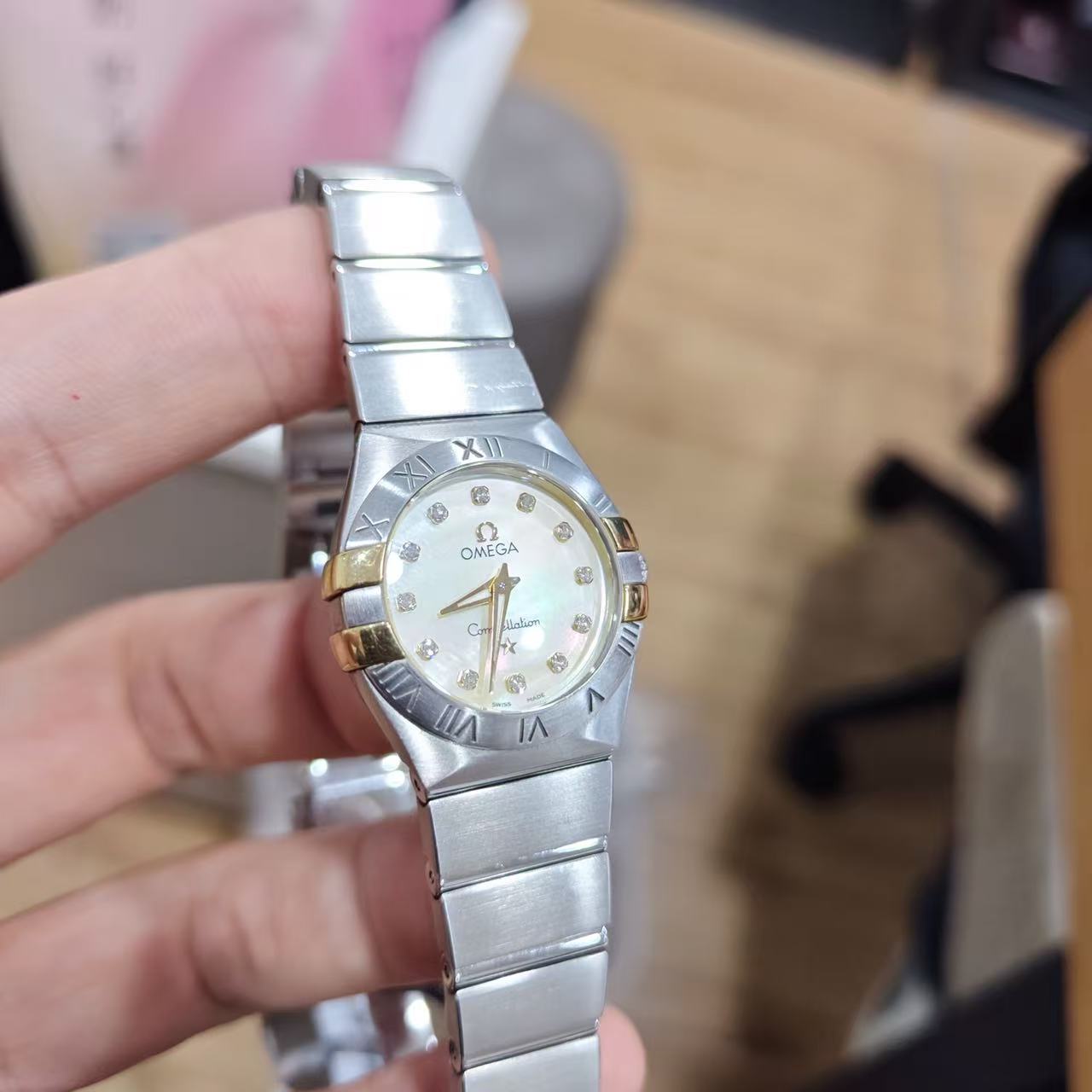 Omega 123.20.24.60.57.002 detail 1