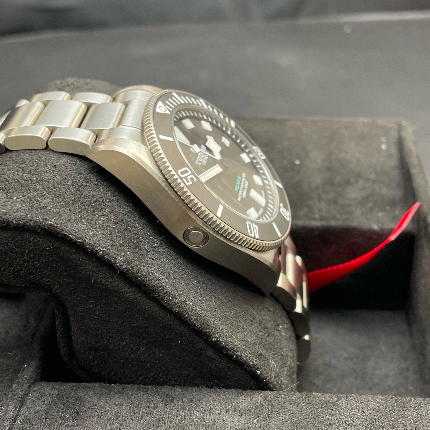 Tudor m2543c1a7nu-0001 detail 2
