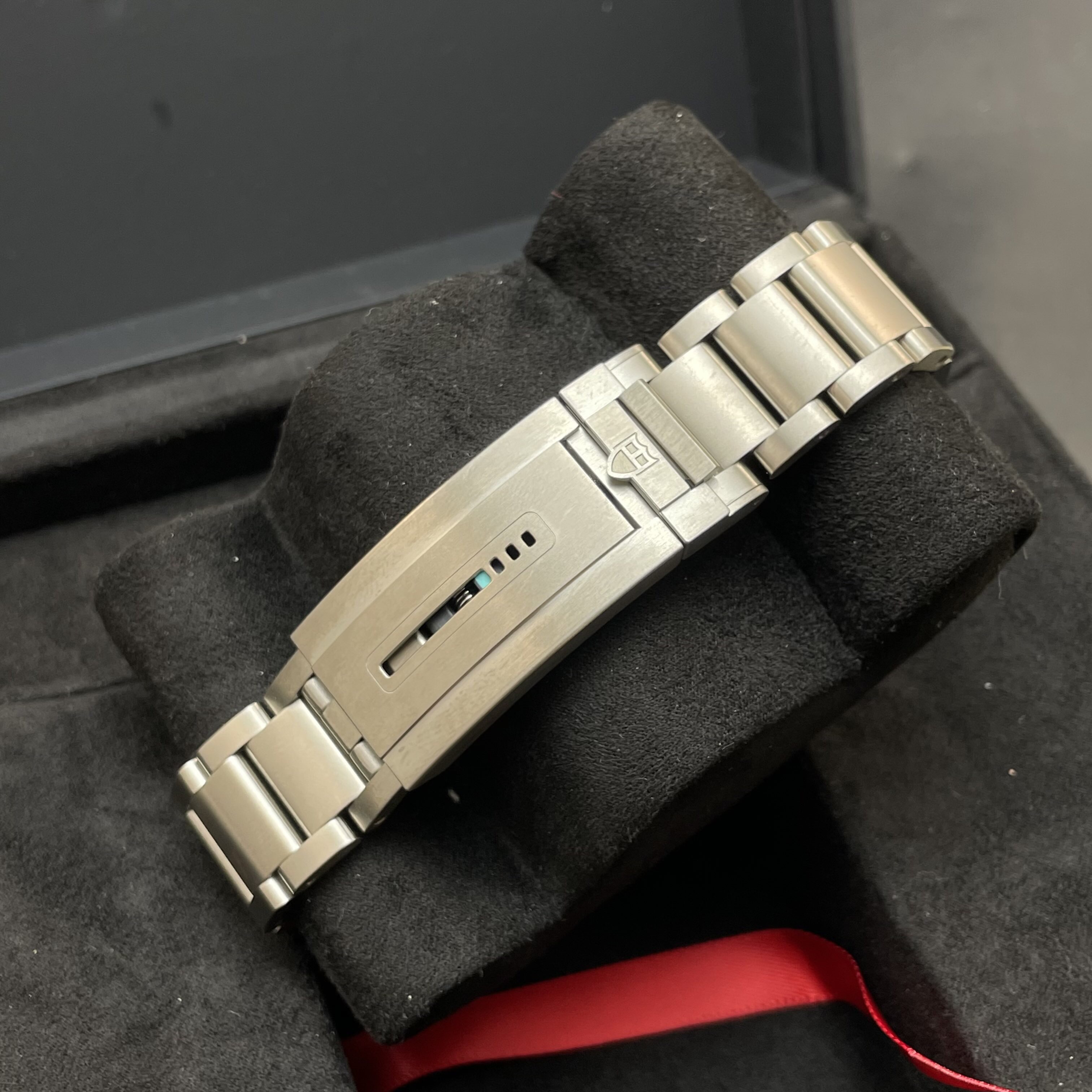 Tudor m2543c1a7nu-0001 detail 3