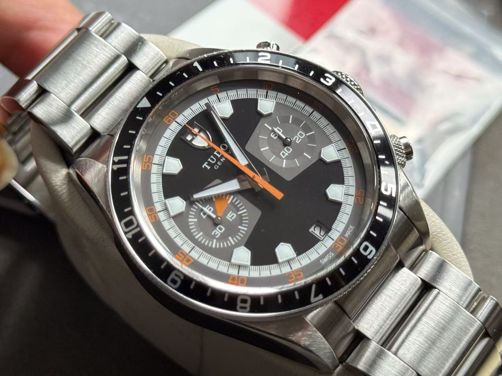Tudor 70330N detail 1