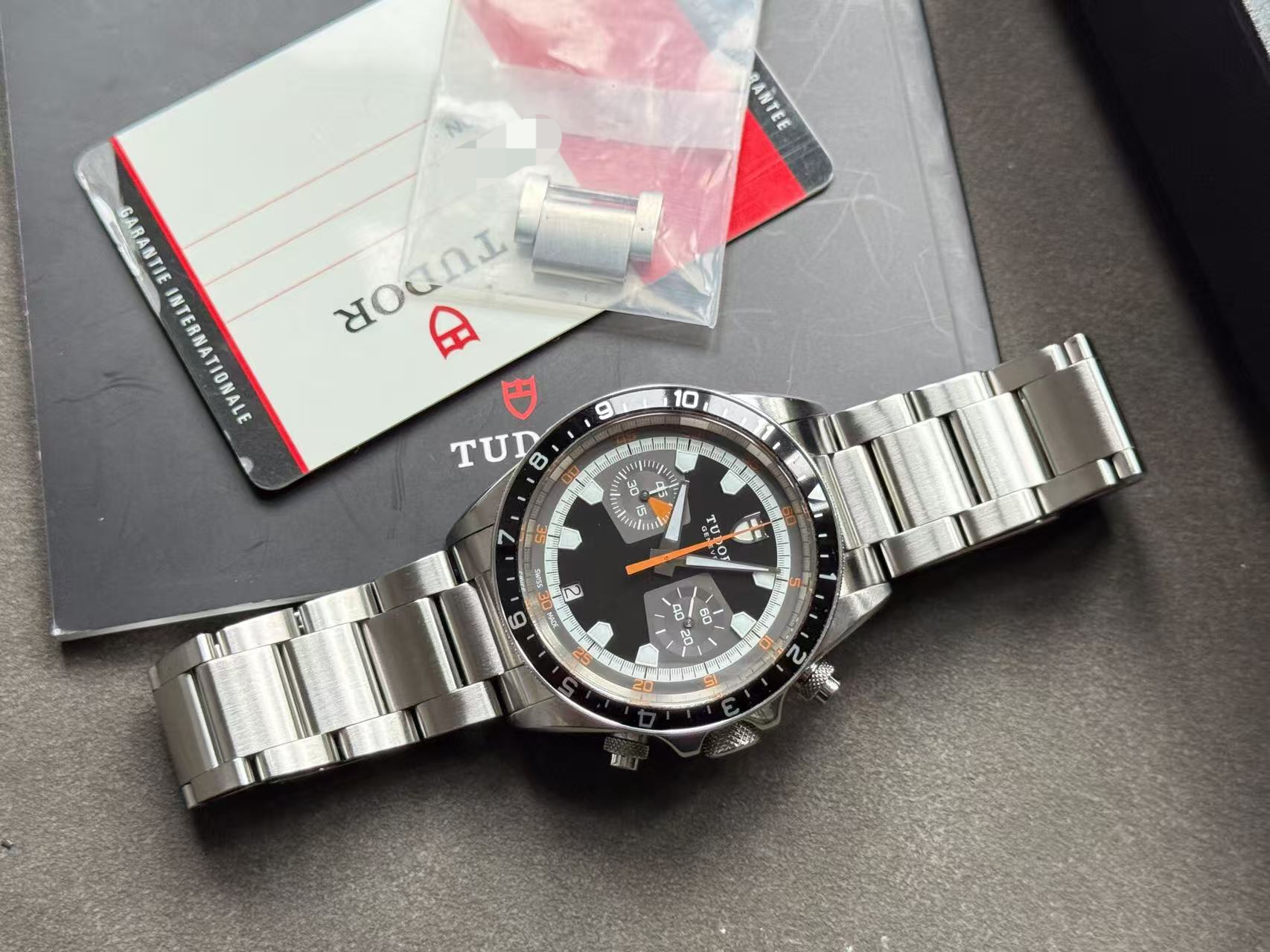 Tudor 70330N detail 4