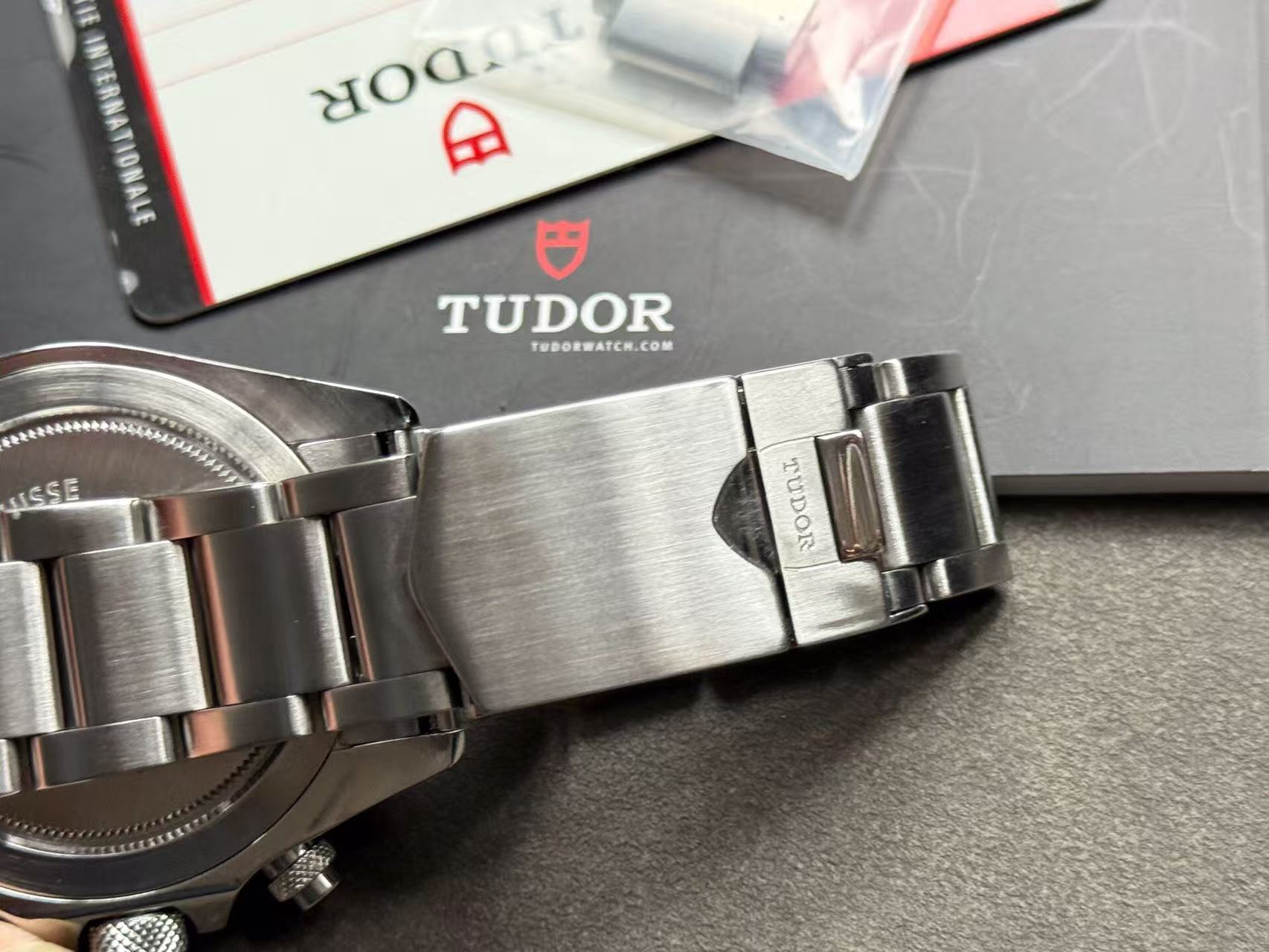 Tudor 70330N detail 5