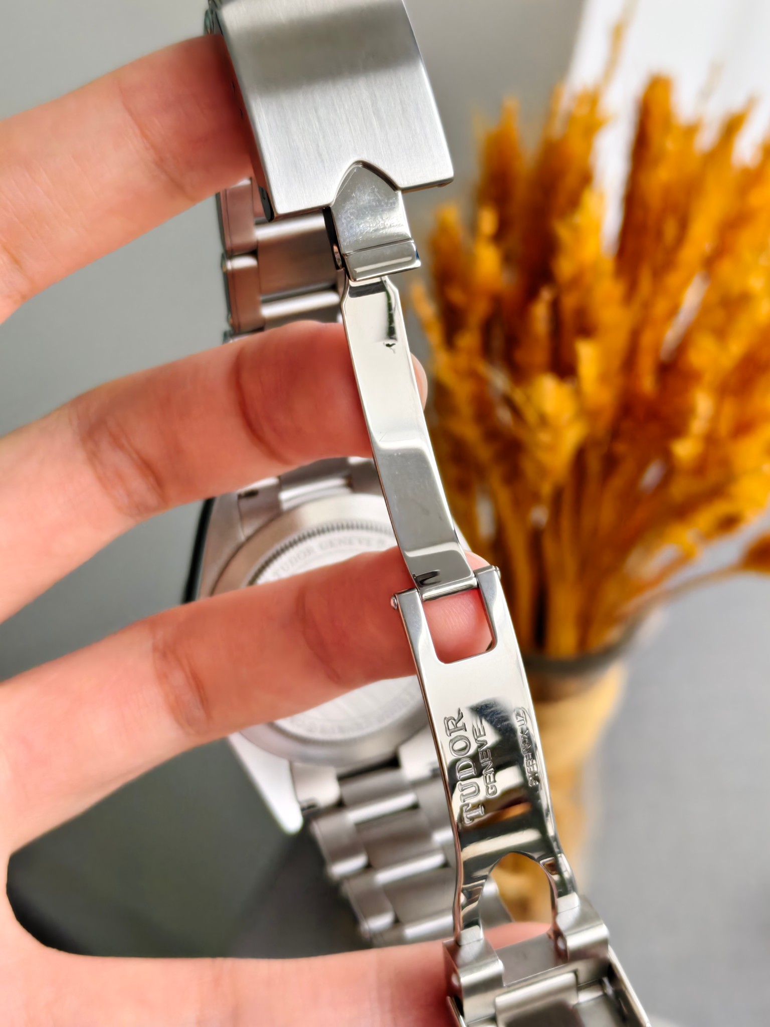 Tudor m79030n-0001 detail 5