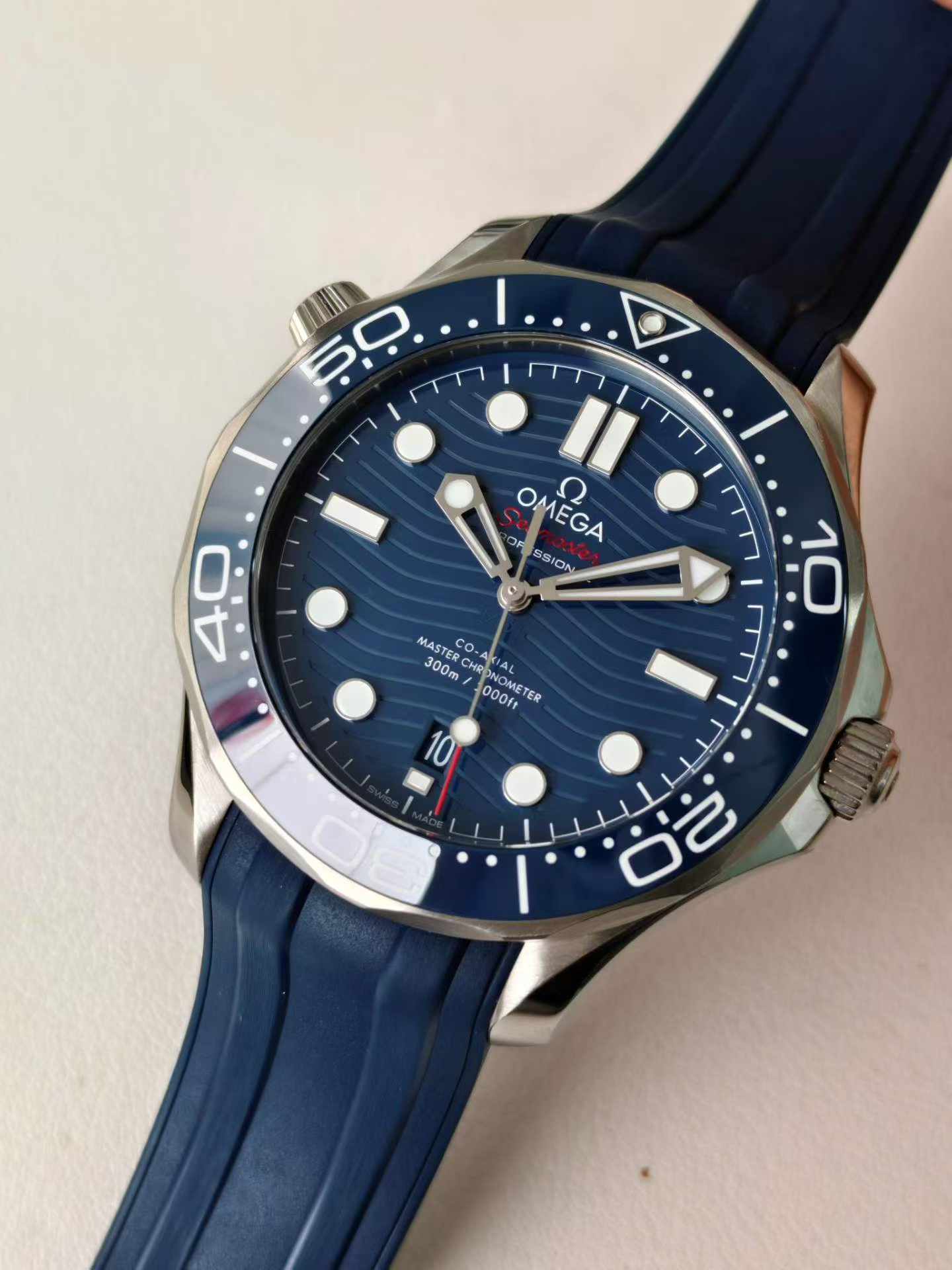 Omega 210.32.42.20.03.001 detail 2