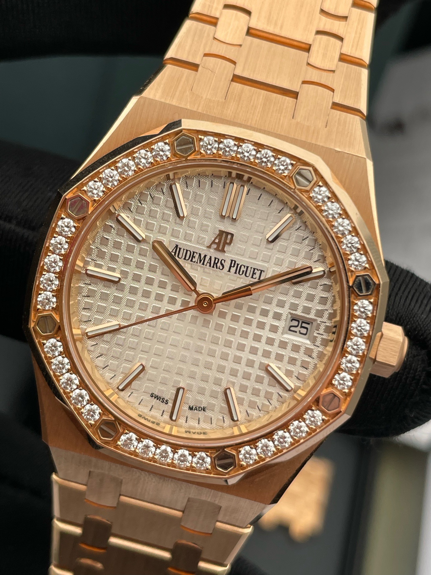Audemars Piguet 77351OR detail 1