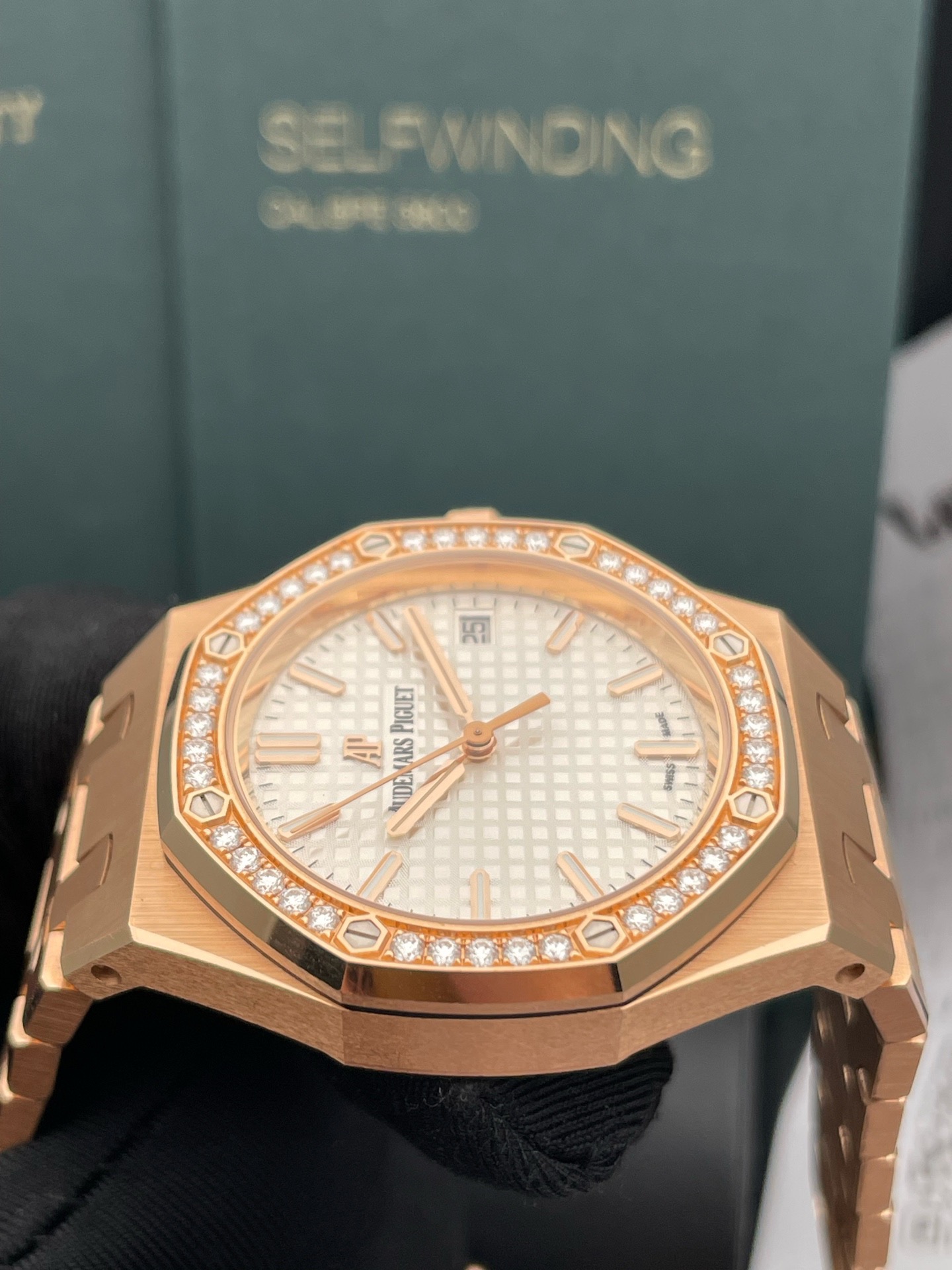 Audemars Piguet 77351OR detail 2
