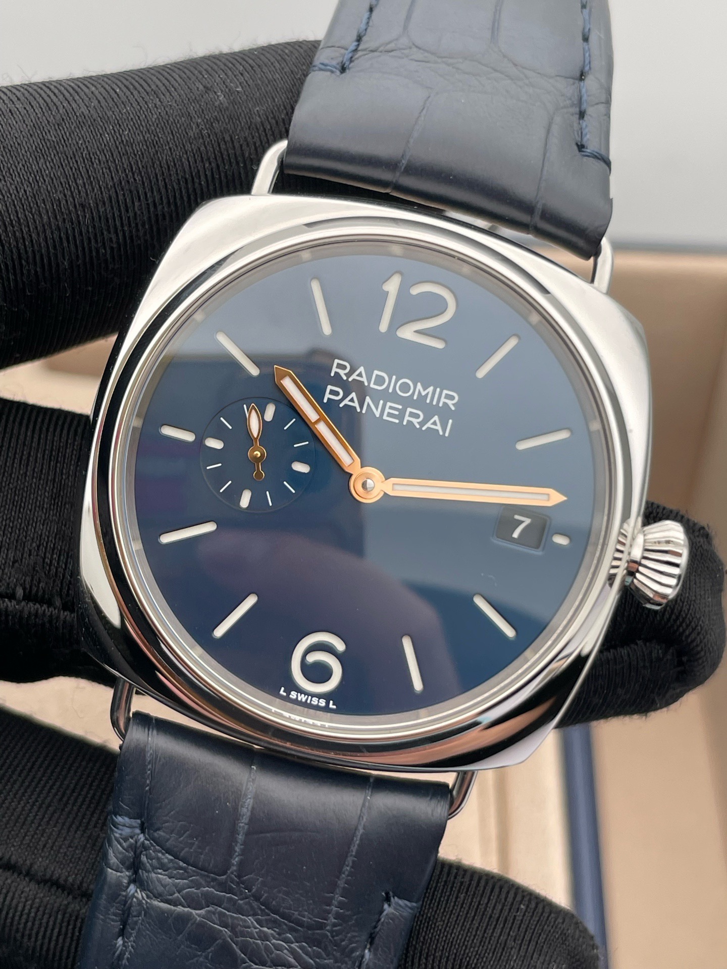 Panerai PAM01293 detail 1