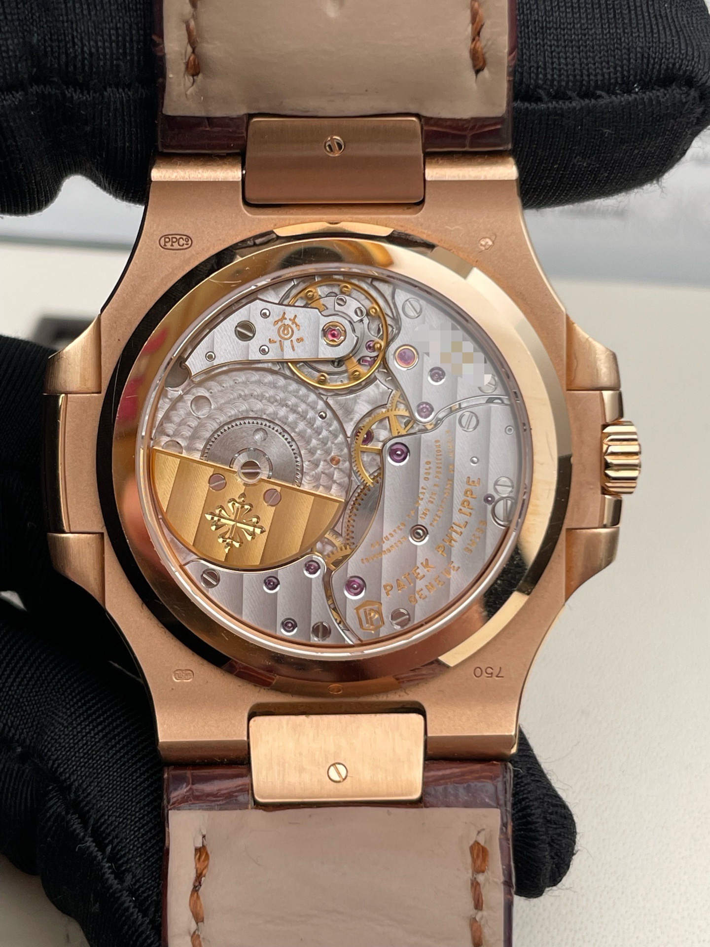 Patek Philippe 5724R-001 detail 5
