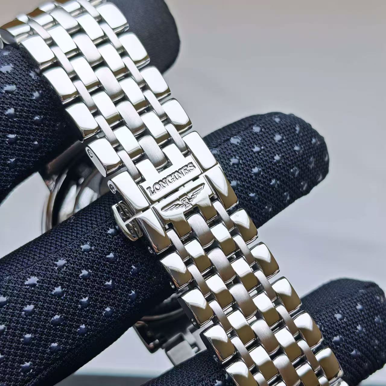Longines L4.810.4.92.6 detail 4