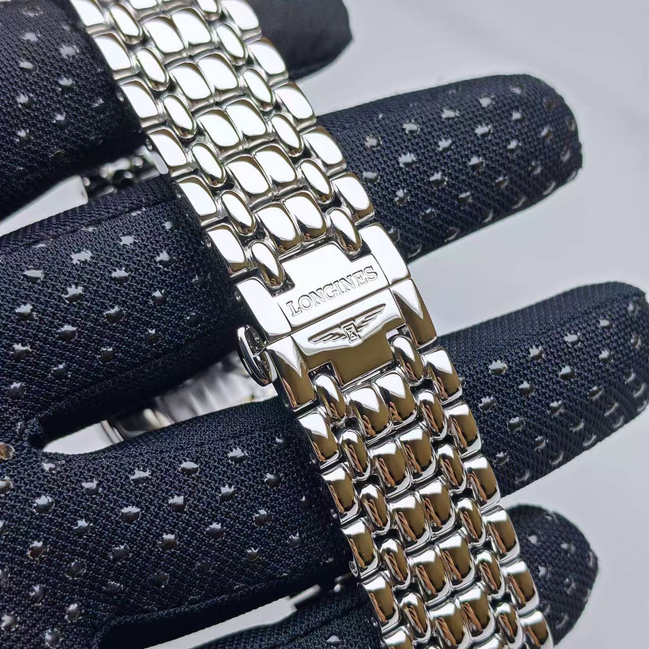 Longines L4.922.4.11.6 detail 4