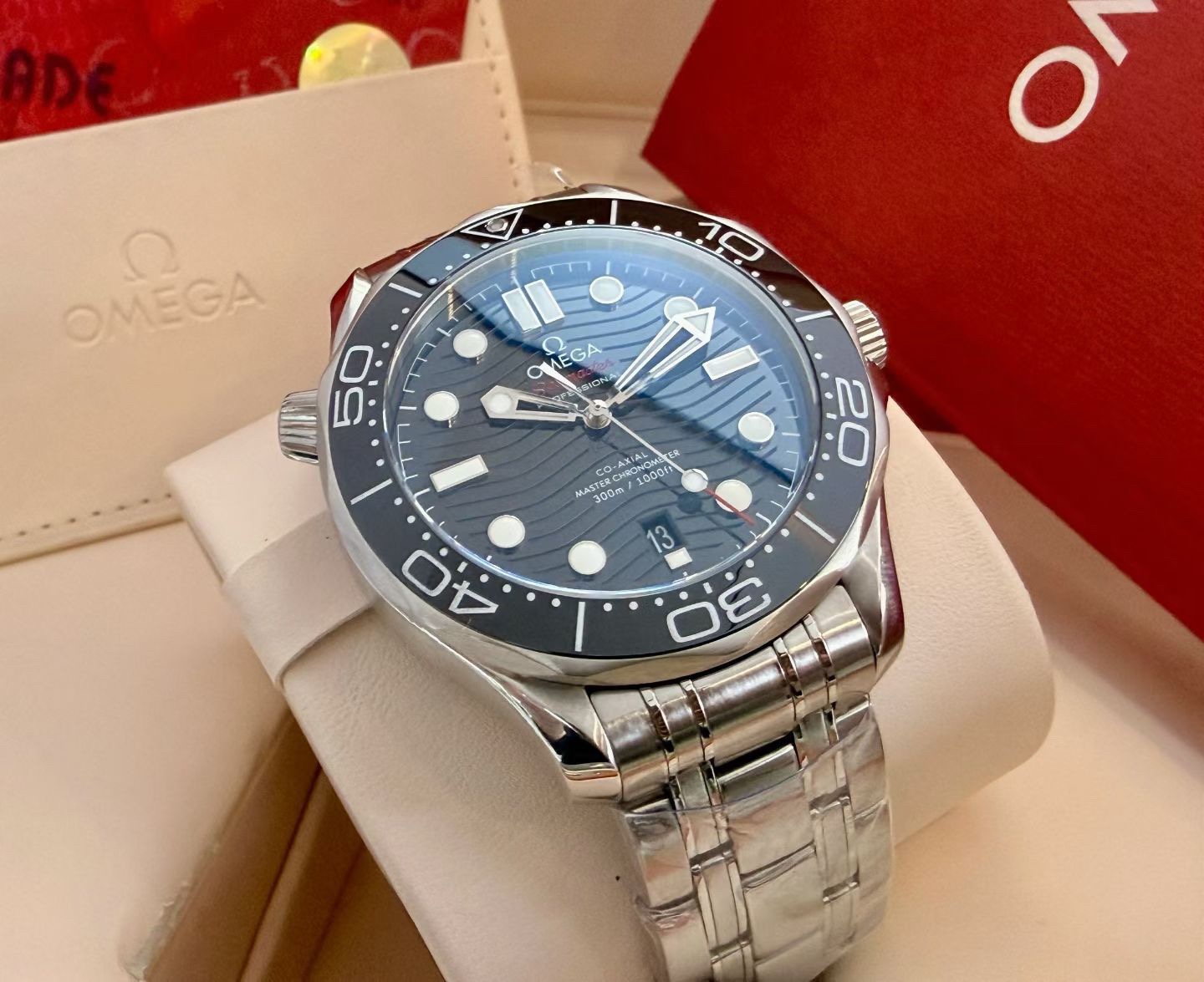 Omega 210.30.42.20.01.001 detail 2