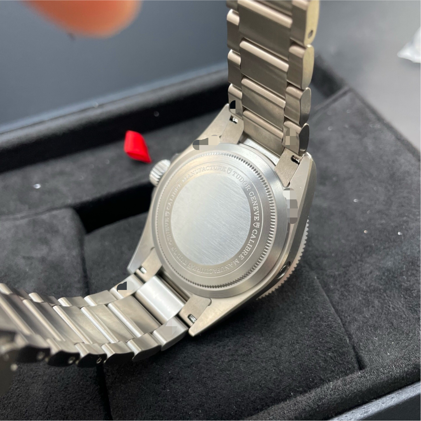 Tudor m2543c1a7nu-0001 detail 6