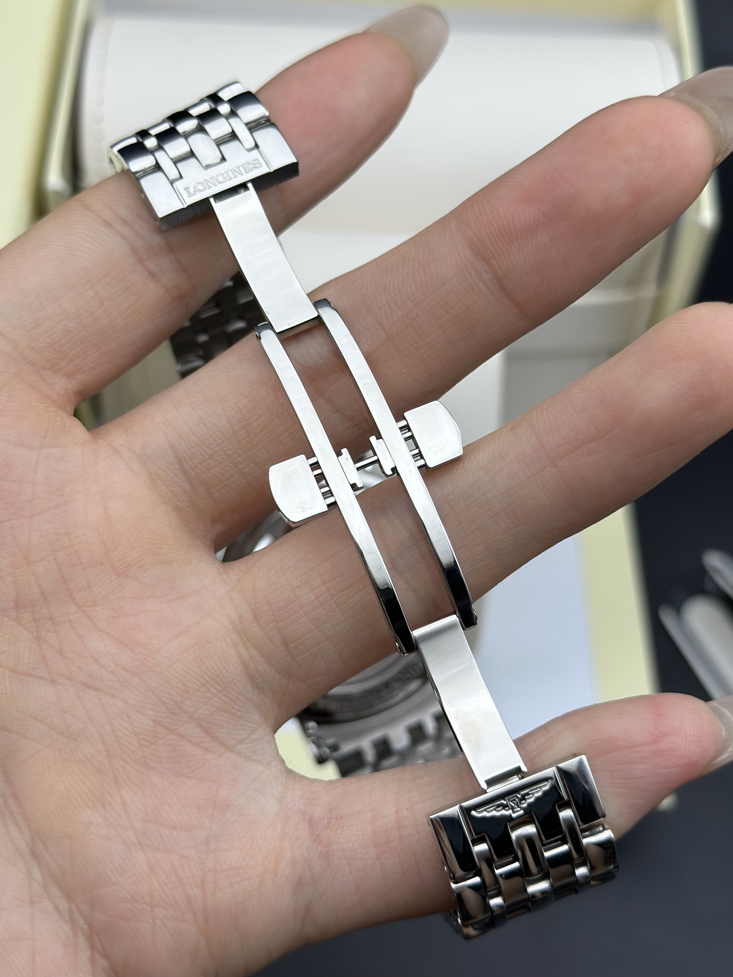 Longines L4.810.4.12.6 detail 5