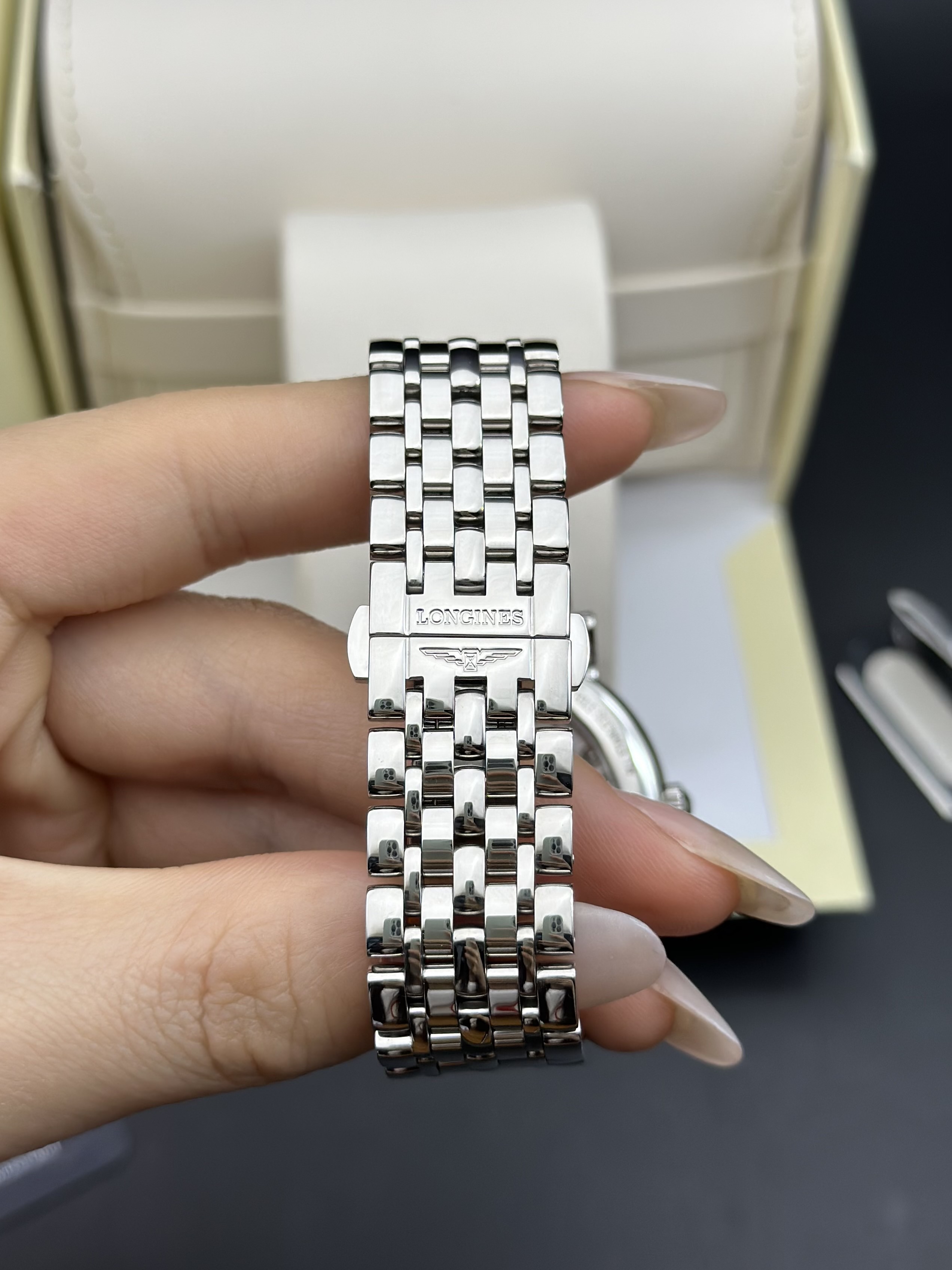 Longines L4.810.4.12.6 detail 4