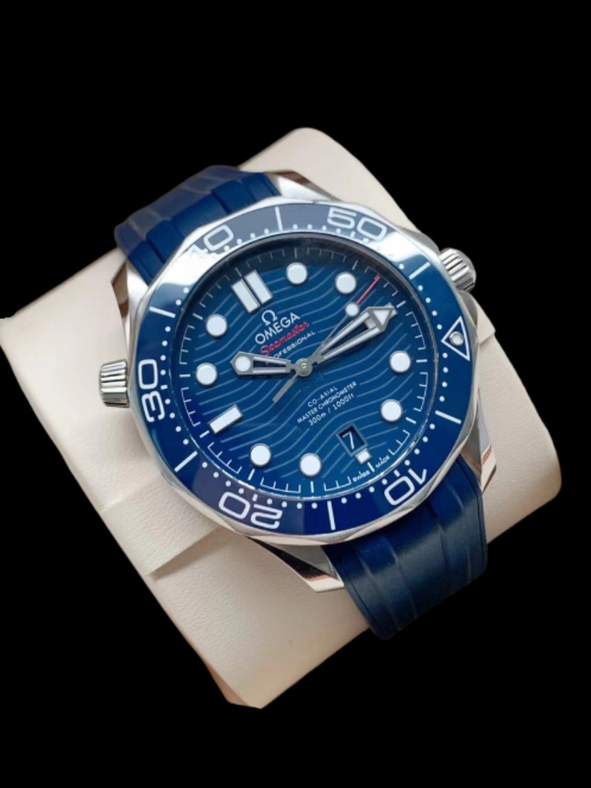Omega 210.32.42.20.03.001 detail 1