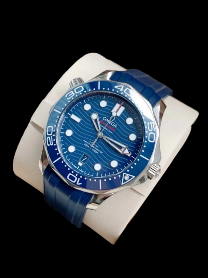 Omega 210.32.42.20.03.001 detail 2