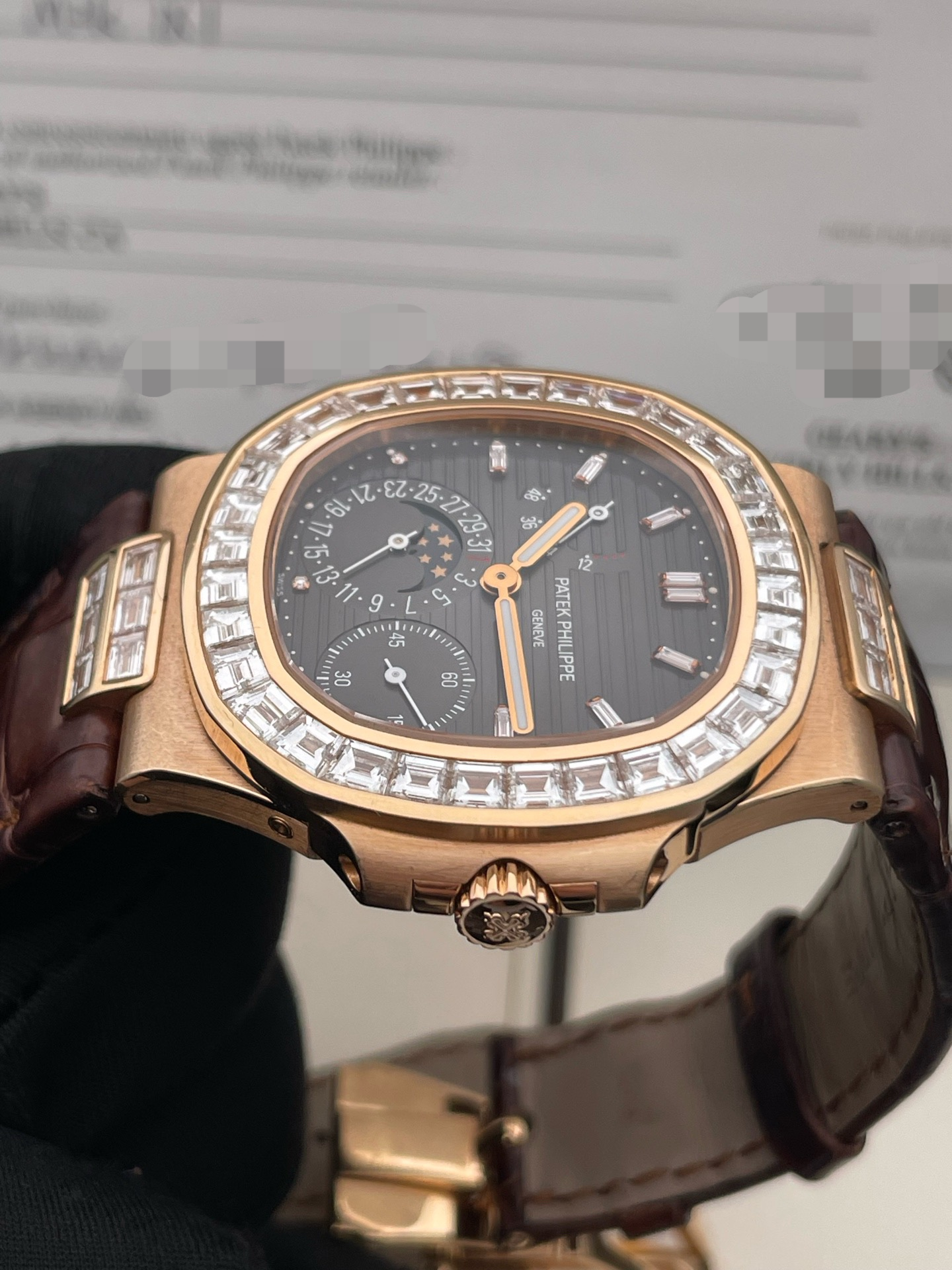 Patek Philippe 5724R-001 detail 4