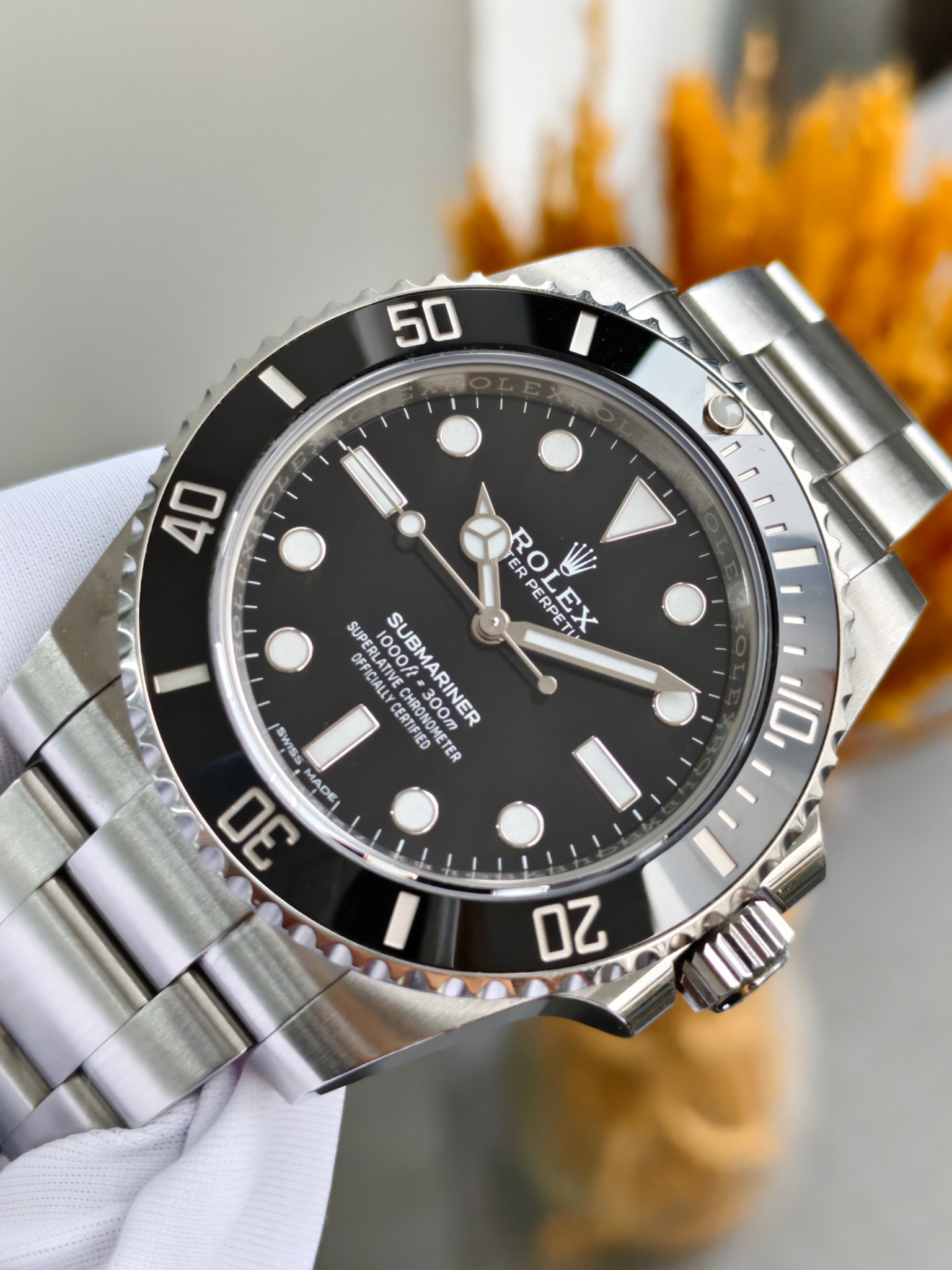 Rolex 114060-0002 detail 2