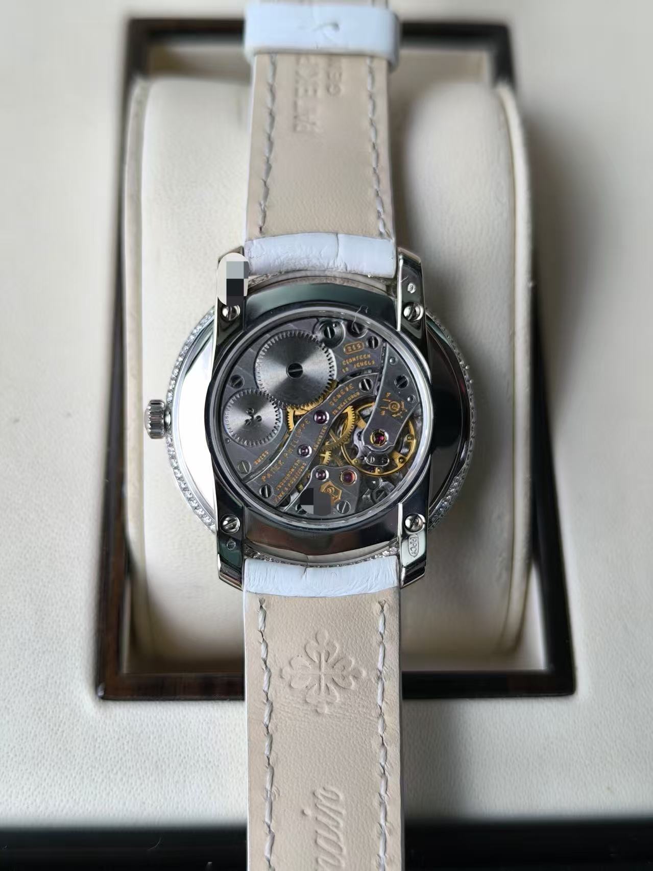 Patek Philippe 4968G-010 detail 4