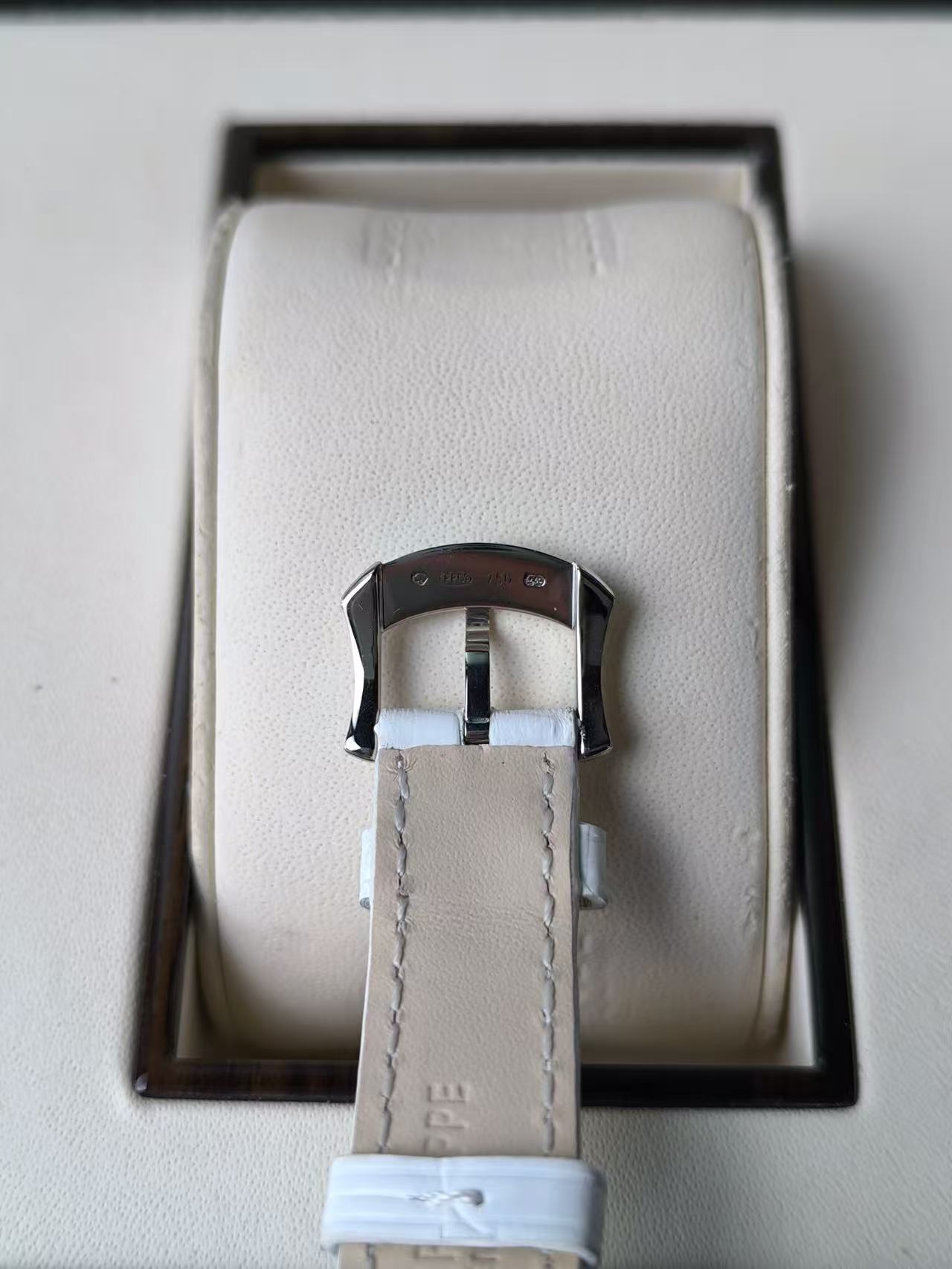 Patek Philippe 4968G-010 detail 5