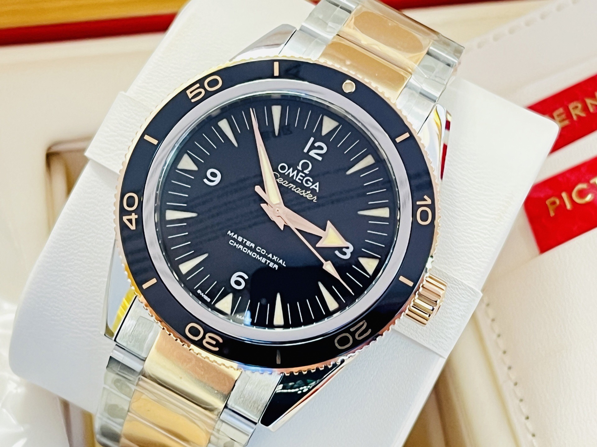 Omega 233.20.41.21.01.001 detail 1