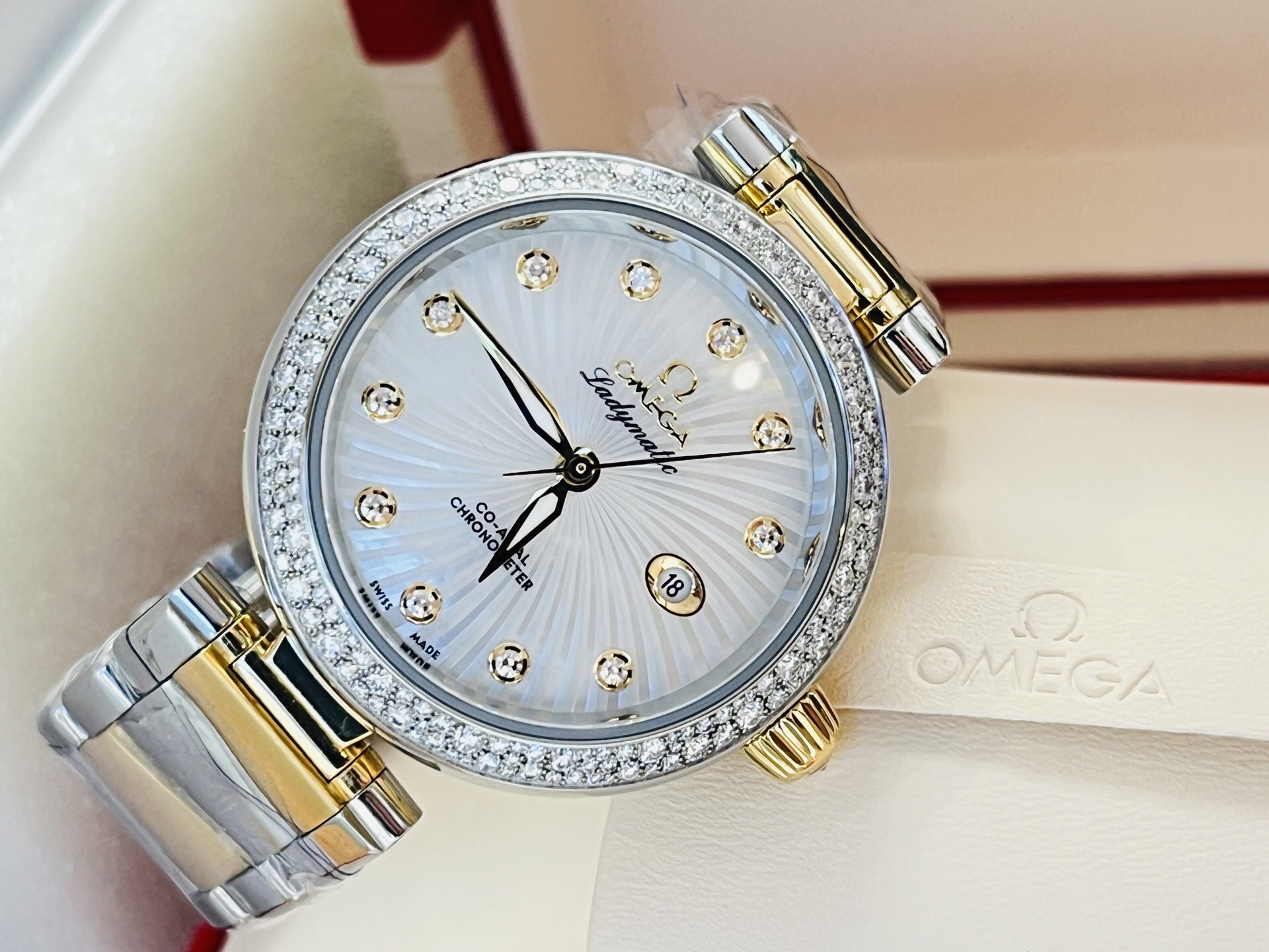 Omega 425.25.34.20.55.002 detail 3