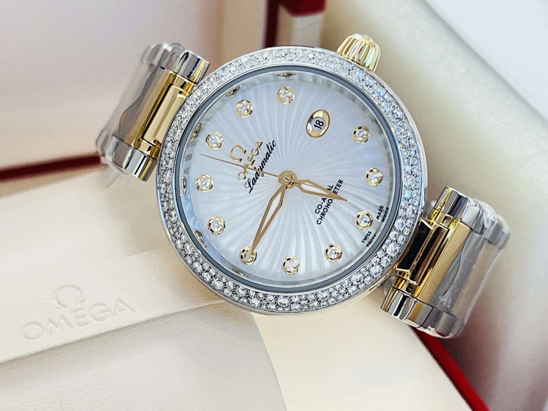 Omega 425.25.34.20.55.002 detail 4