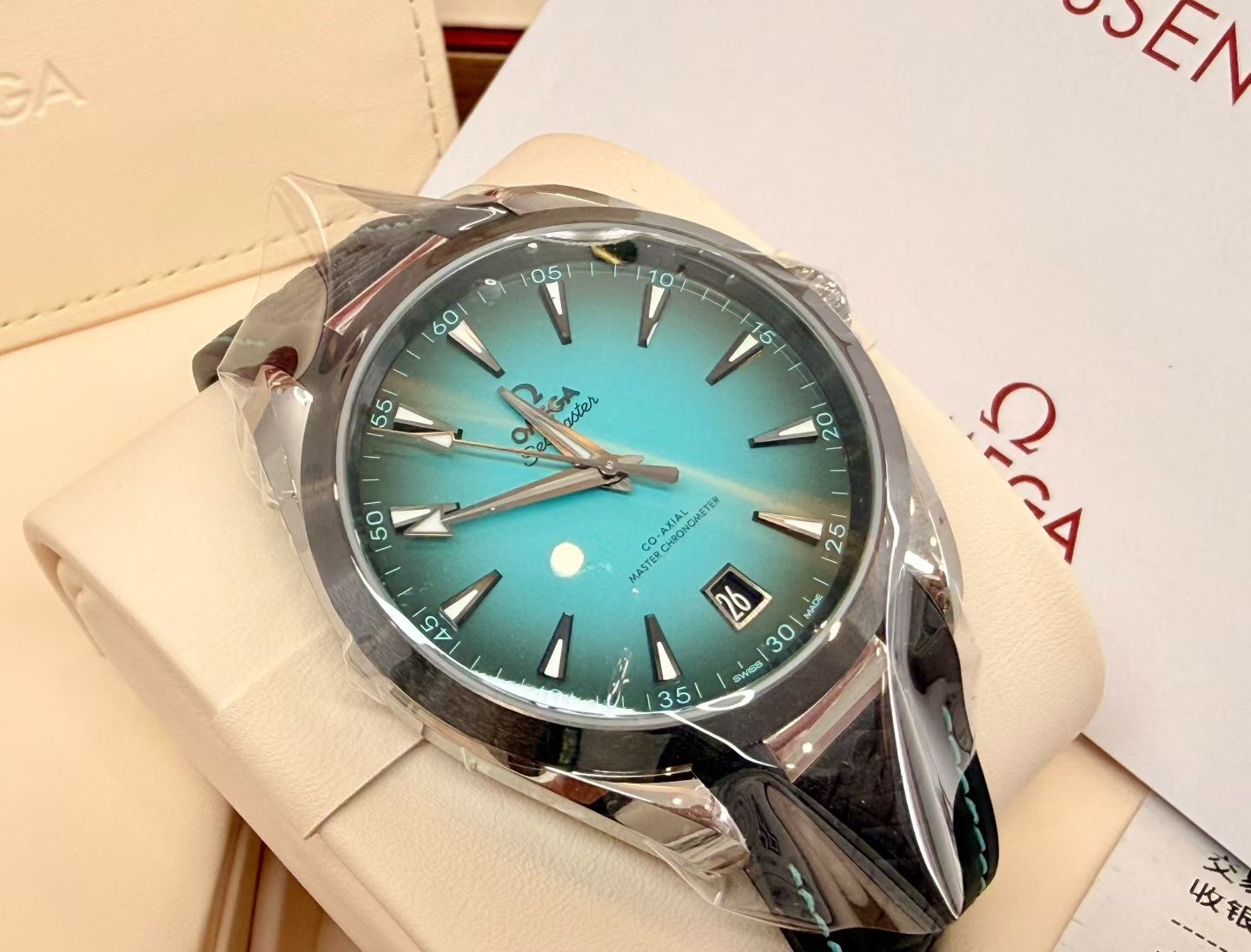 Omega 220.32.41.21.03.001 detail 2