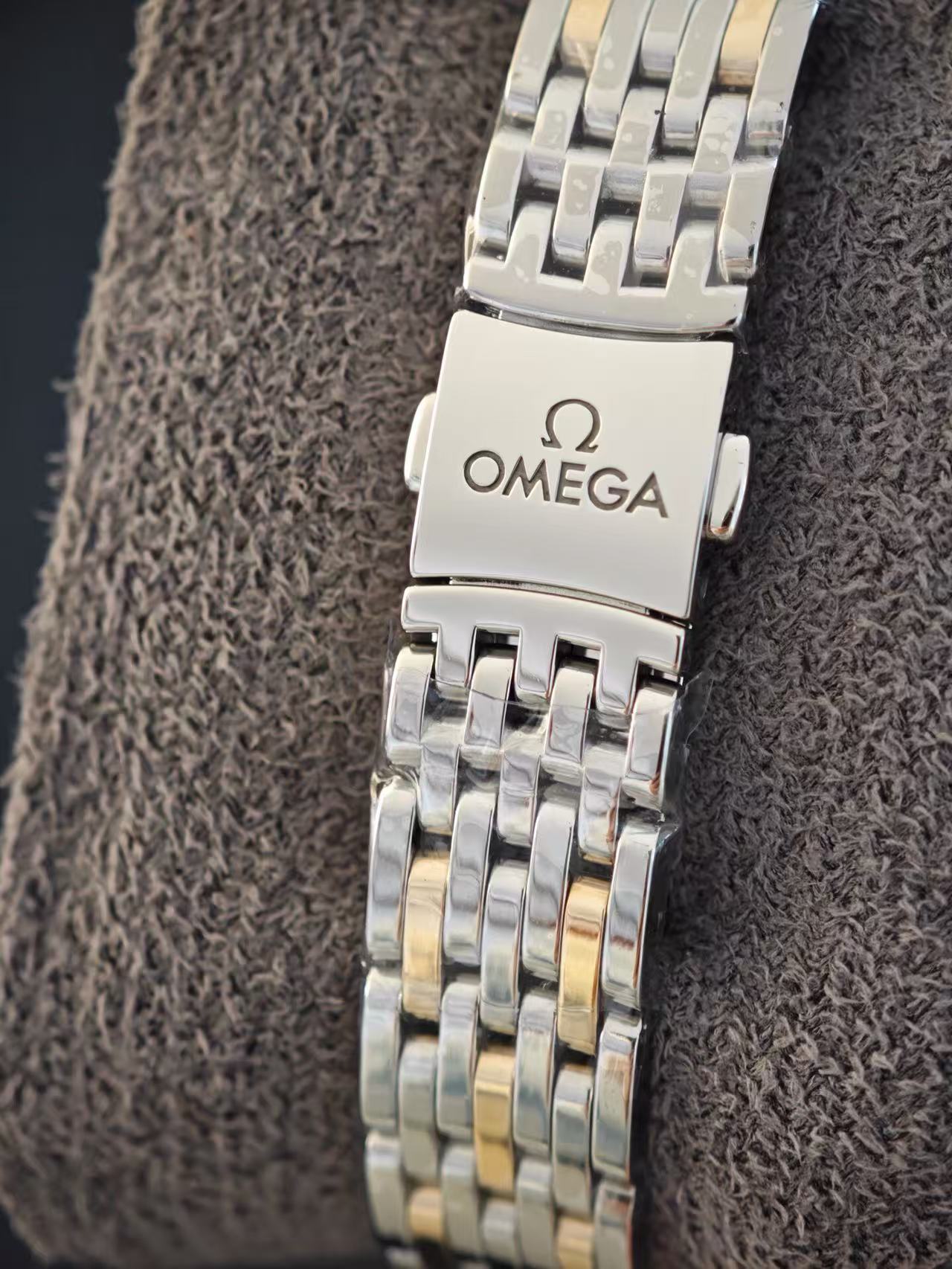 Omega 434.20.28.60.08.001 detail 4