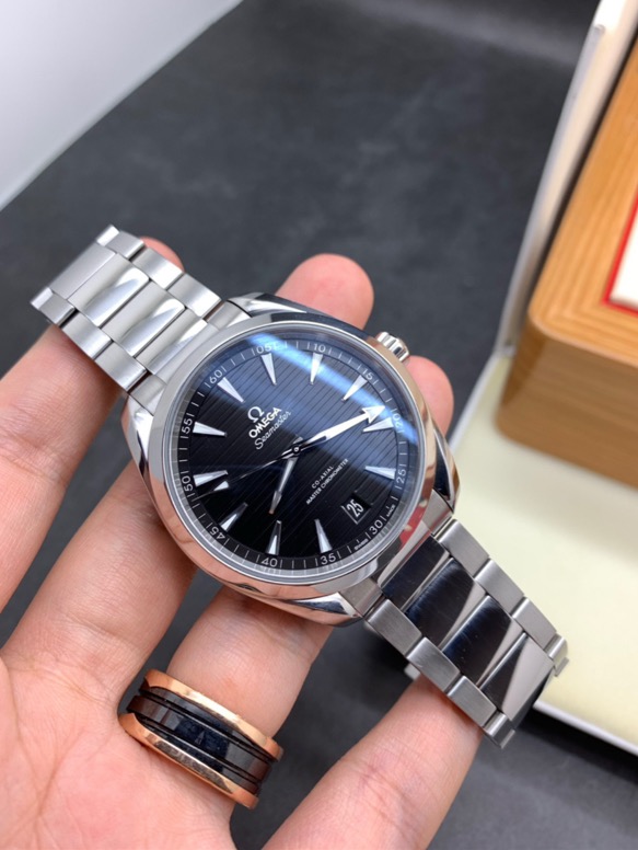 Omega 220.10.41.21.01.001 detail 2