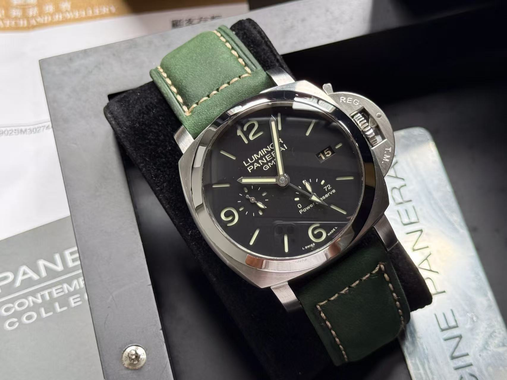 Panerai PAM00321 detail 1