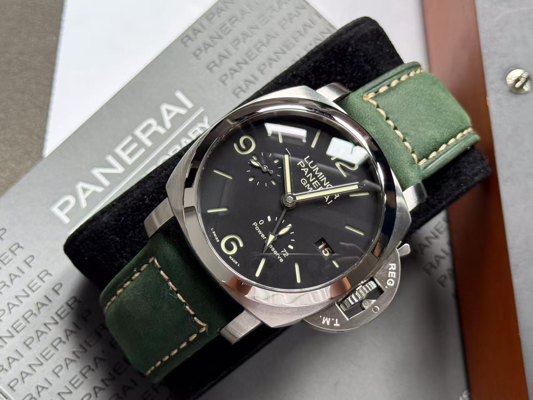 Panerai PAM00321 detail 2
