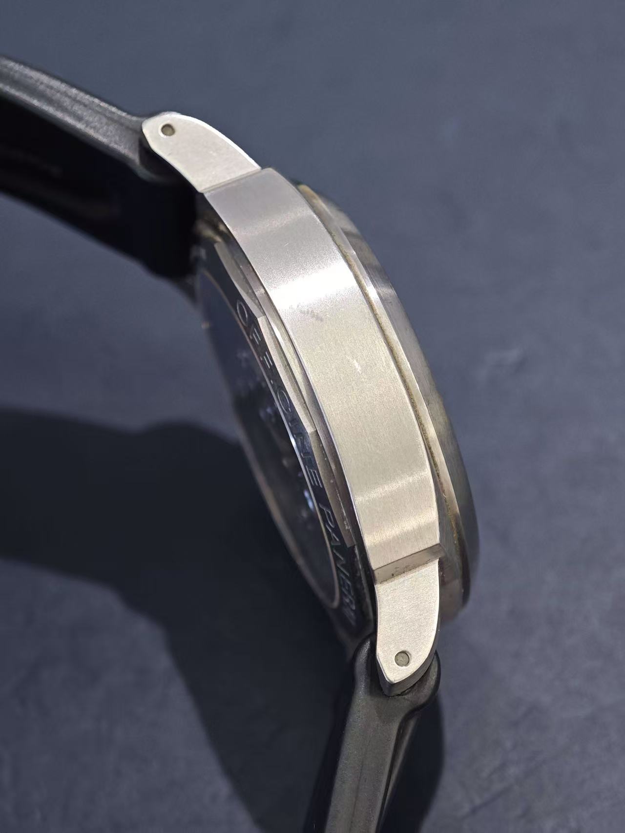 Panerai PAM00562 detail 1