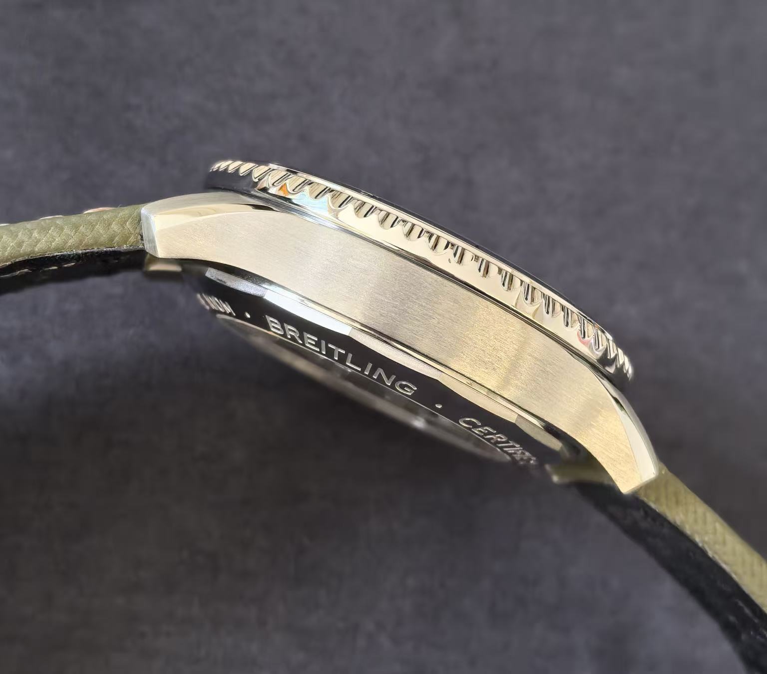 Breitling AB01192A1L1X1 detail 1