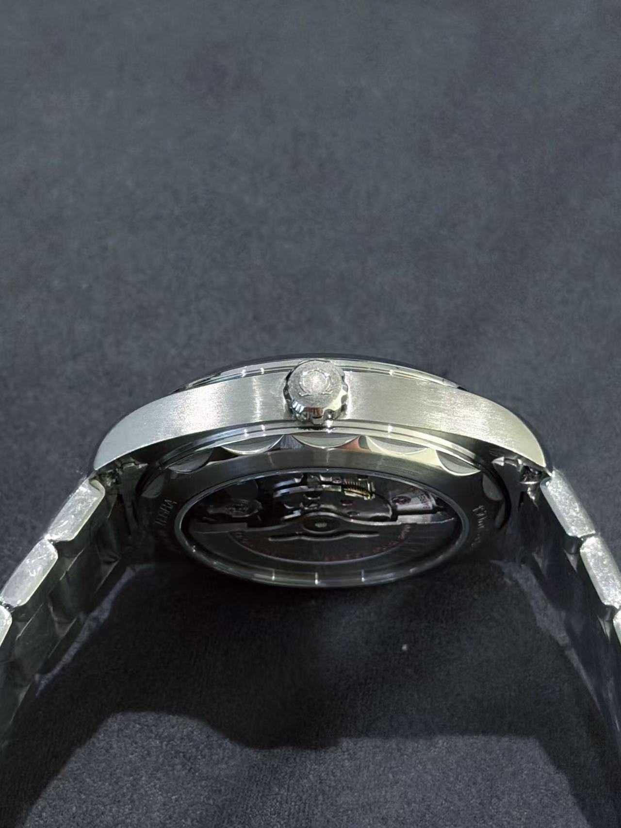 Omega 220.10.41.21.03.002 detail 1